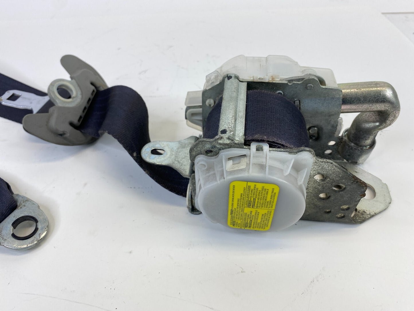 07 08 09 10 11 Toyota Camry Front Left Driver Side Seat Belt Retractor OEM