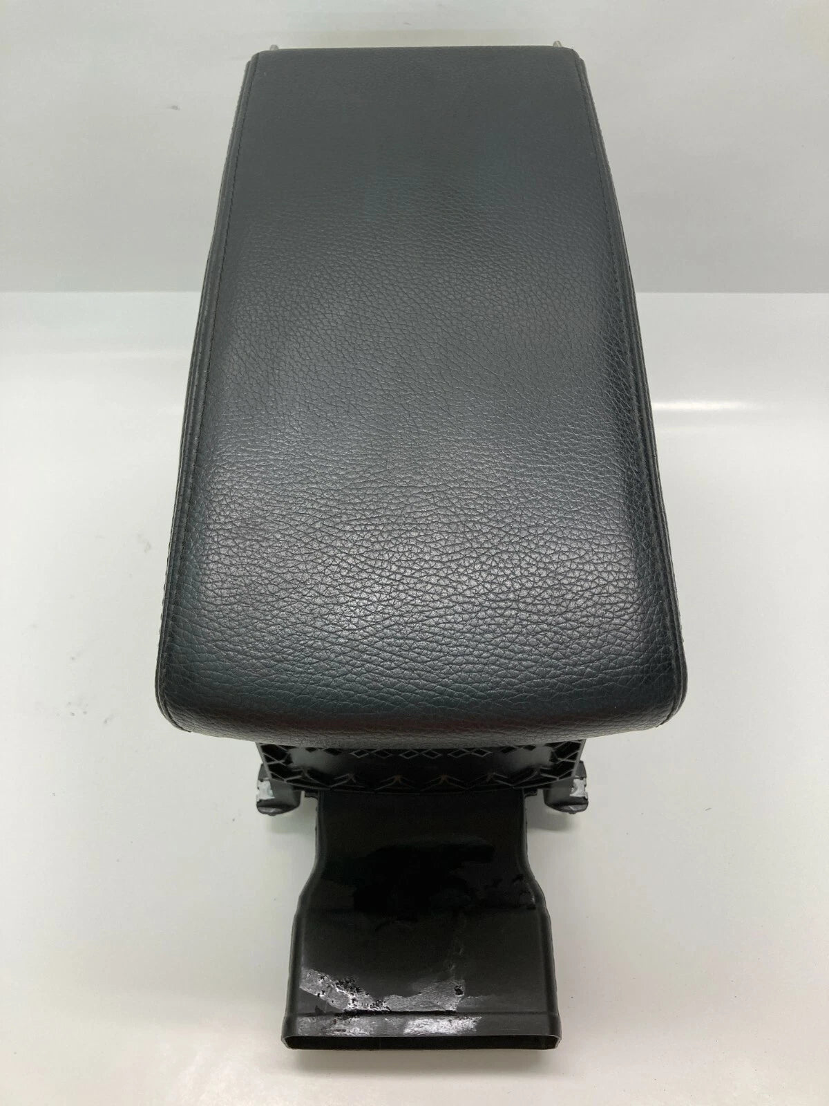 08-10 VW PASSAT CENTER CONSOLE ASSEMBLY W/ ARMREST ARM REST LID 3C0-863-319-AE