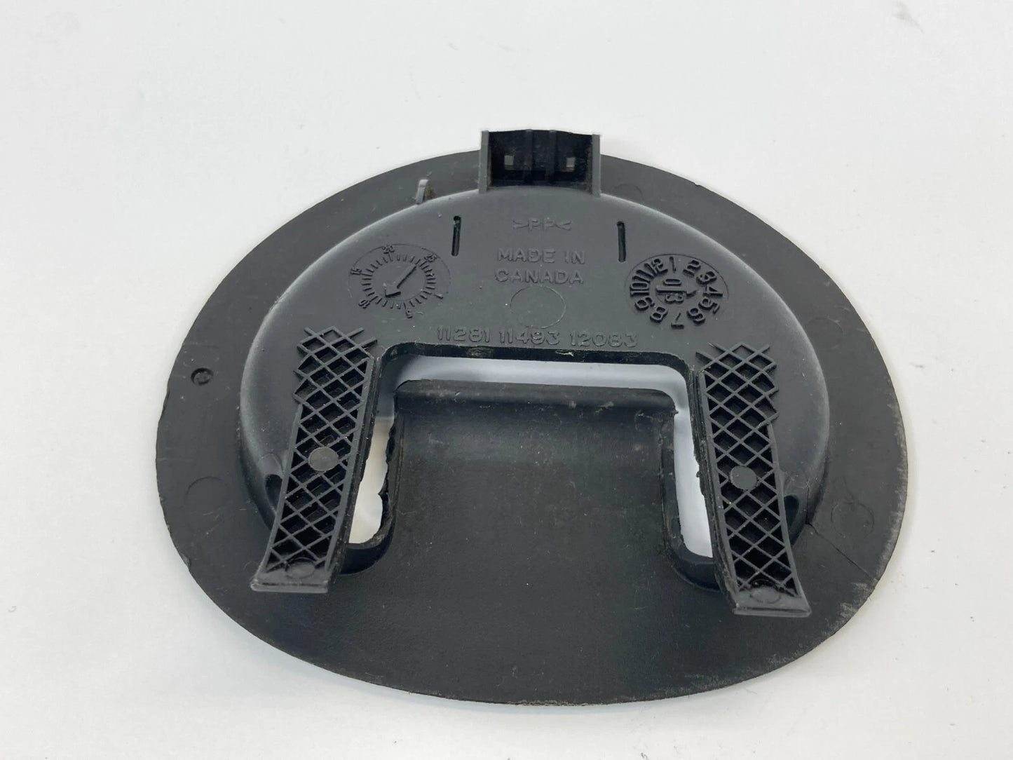 2004-2006 CADILLAC SRX REAR SECOND ROW SEAT CHILD SEAT ANCHOR PLATE TRIM CAP