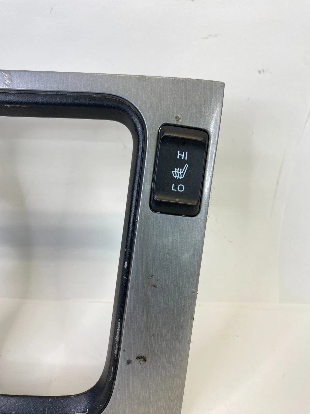 03-07 HONDA ACCORD AUTOMATIC SHIFTER TRIM BEZEL PANEL WITH HEATED SEAT SWITCHES