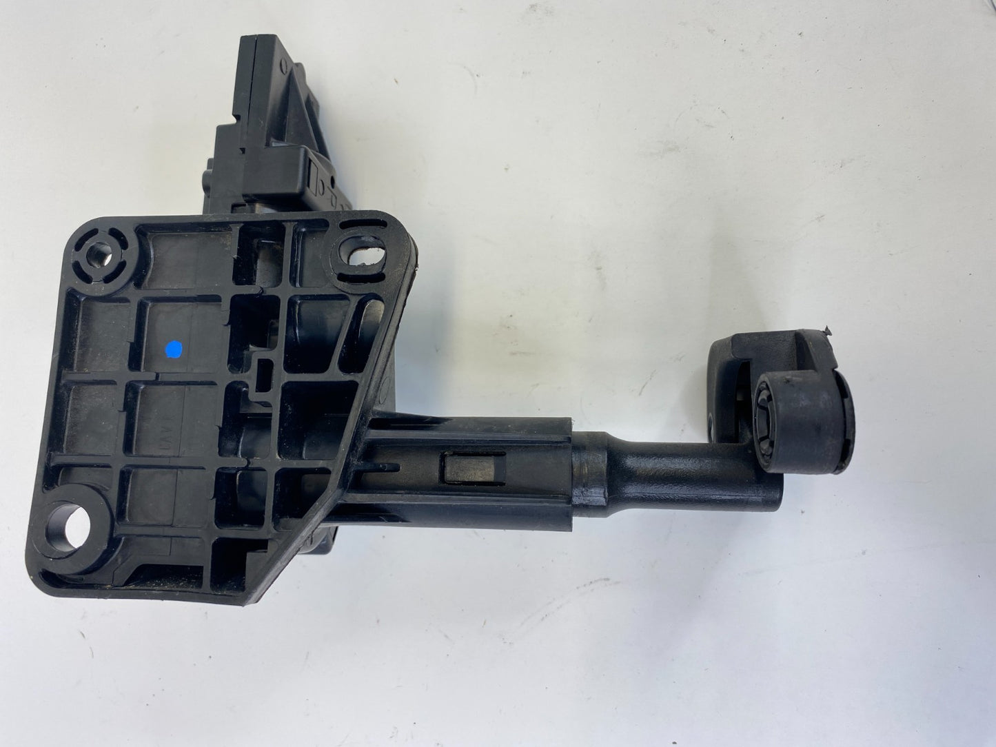 2001-2016 Chrysler Town & Country Rear Right Quarter Handle Power Window