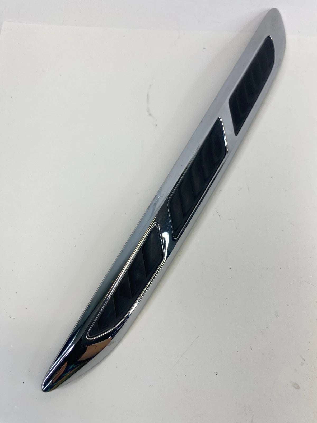 2008-2012 BUICK ENCLAVE FR LEFT HOOD EXTERIOR GRILLE MOLDING CHROME 25867285 OEM