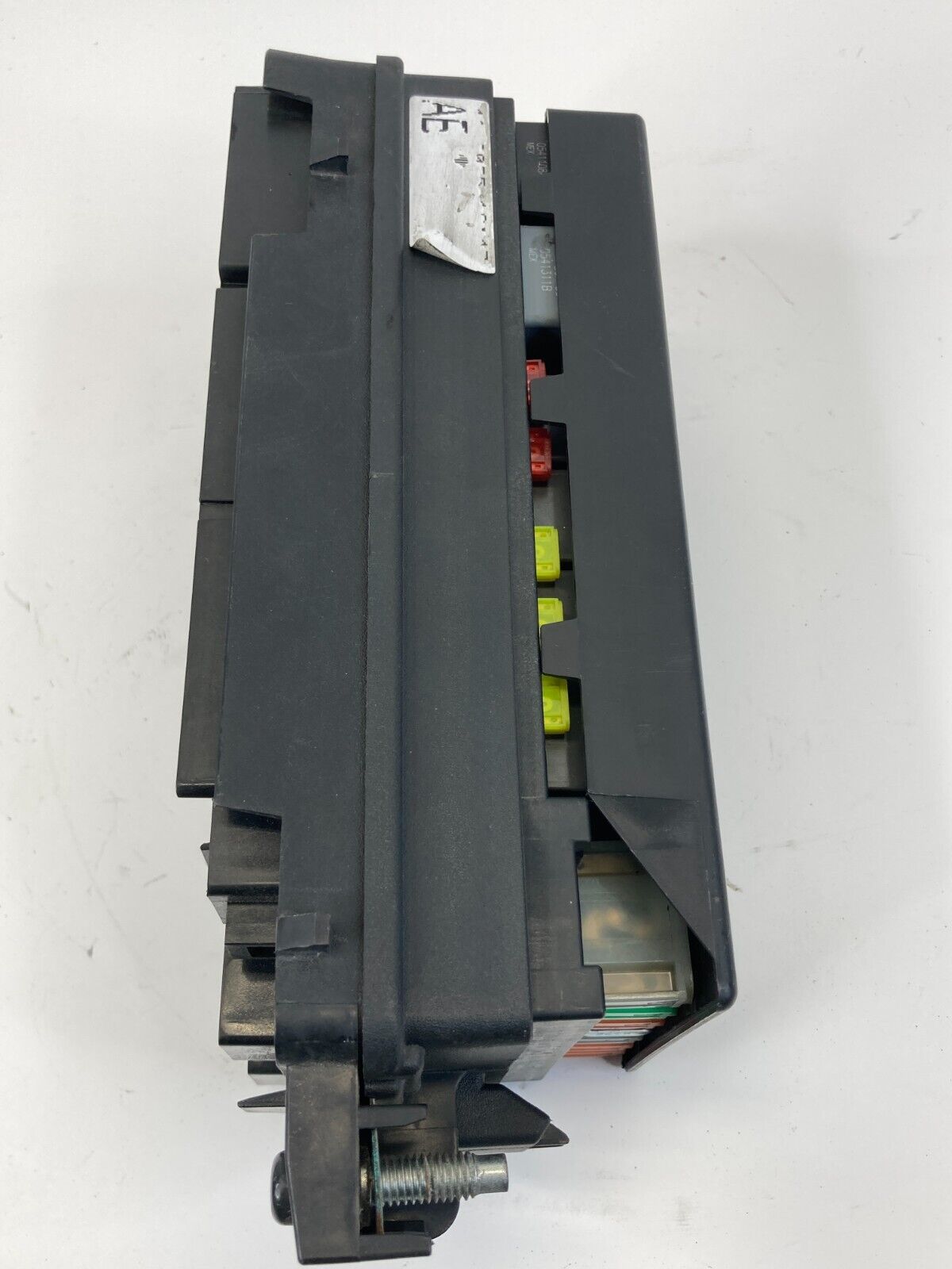 2004-2007 Saturn Vue Engine Under Hood Fuse Box Relay Compartment OEM