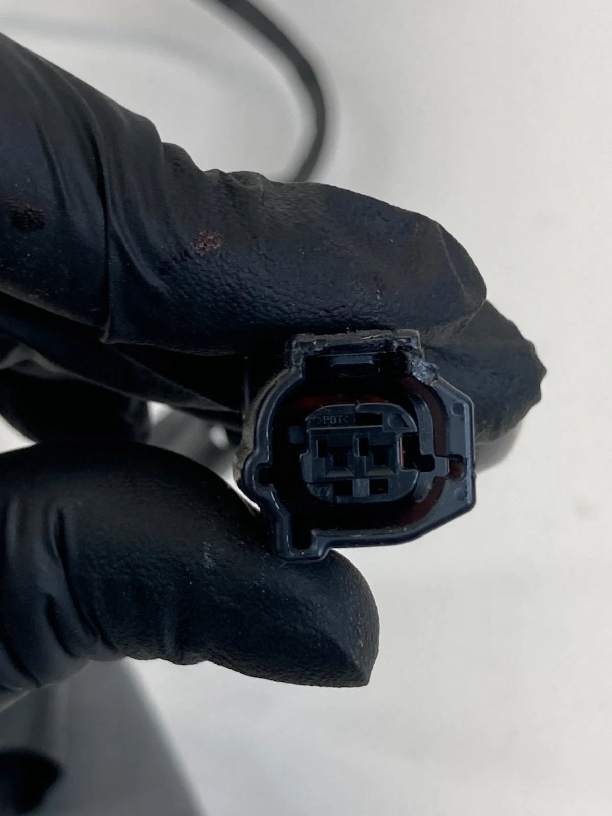 05-10 TOYOTA AVALON FRONT LEFT DRIVER SIDE SEAT BELT BUCKLE 73240-AC070-B1 OEM