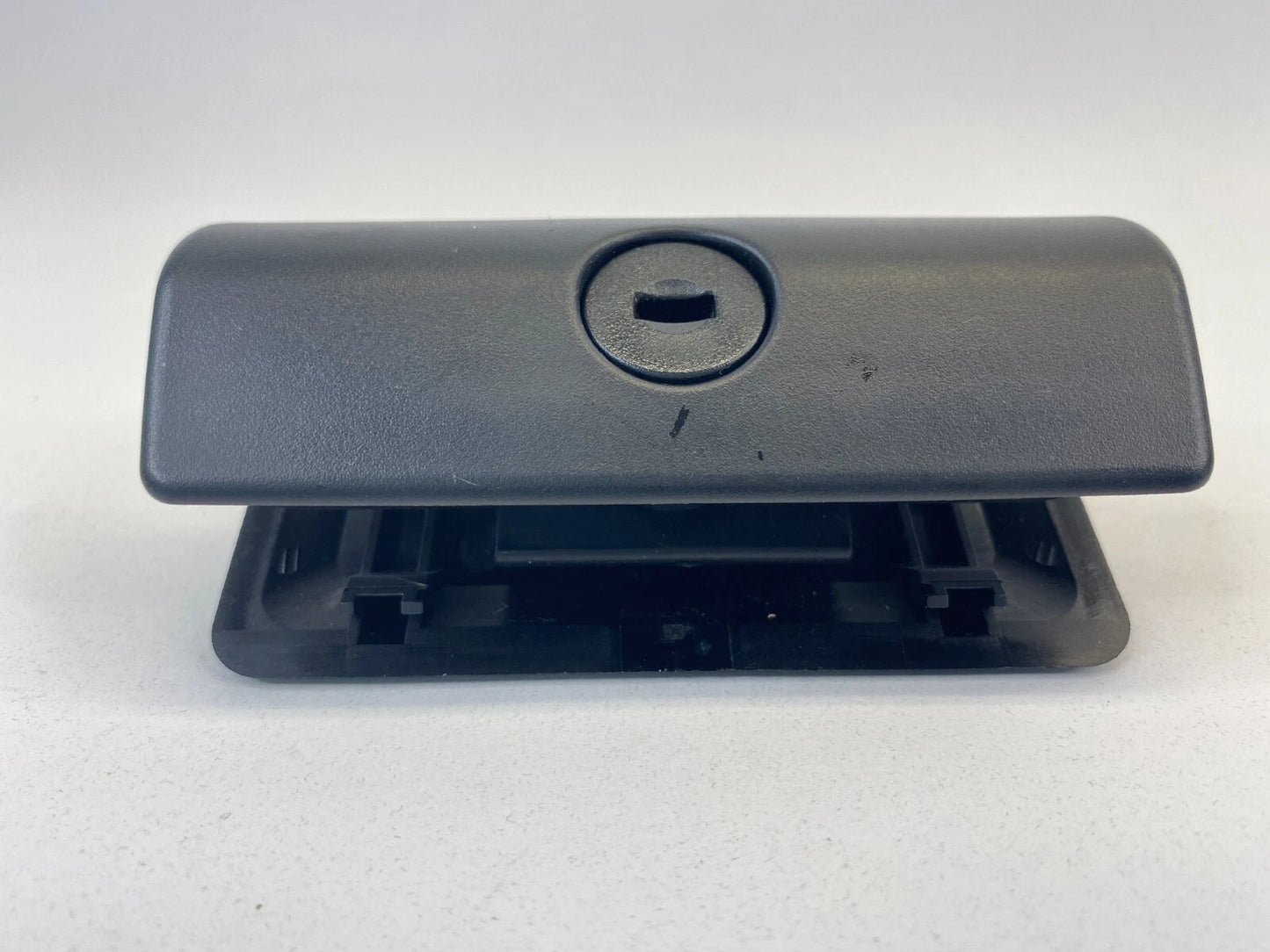 2007-2013 BMW 328I BASE SEDAN RIGHT PASSENGER DASHBOARD GLOVE BOX LOCK LATCH OEM