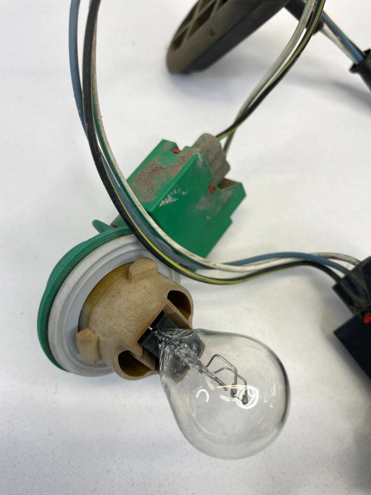 2010 CHRSYLER TOWN & COUNTRY REAR LEFT WIRING HARNESS TAIL LIGHT TAILLIGHT OEM