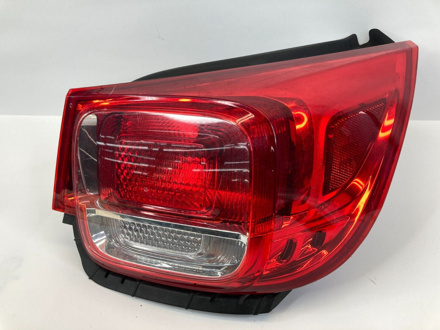 2013-2015 Chevrolet Malibu Rear Right Side Outer Tail Light Lamp Taillight OEM