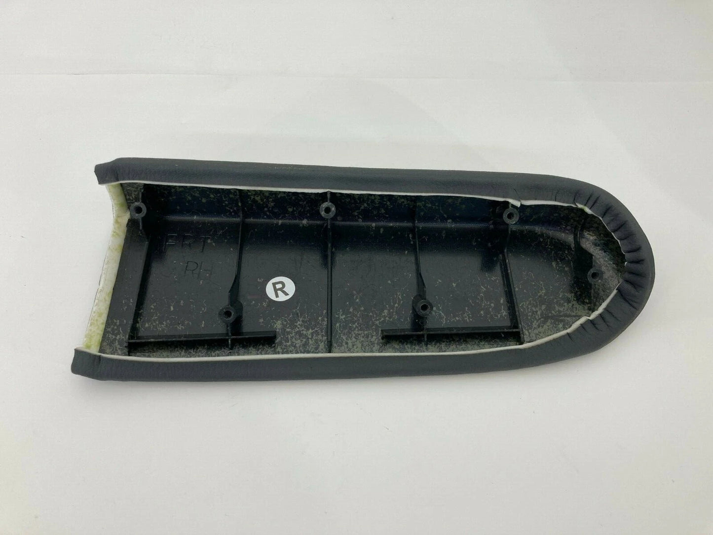 2003 03 KIA SORENTO FRONT RIGHT PASSENGER SIDE DOOR PANEL ARMREST ARM REST OEM