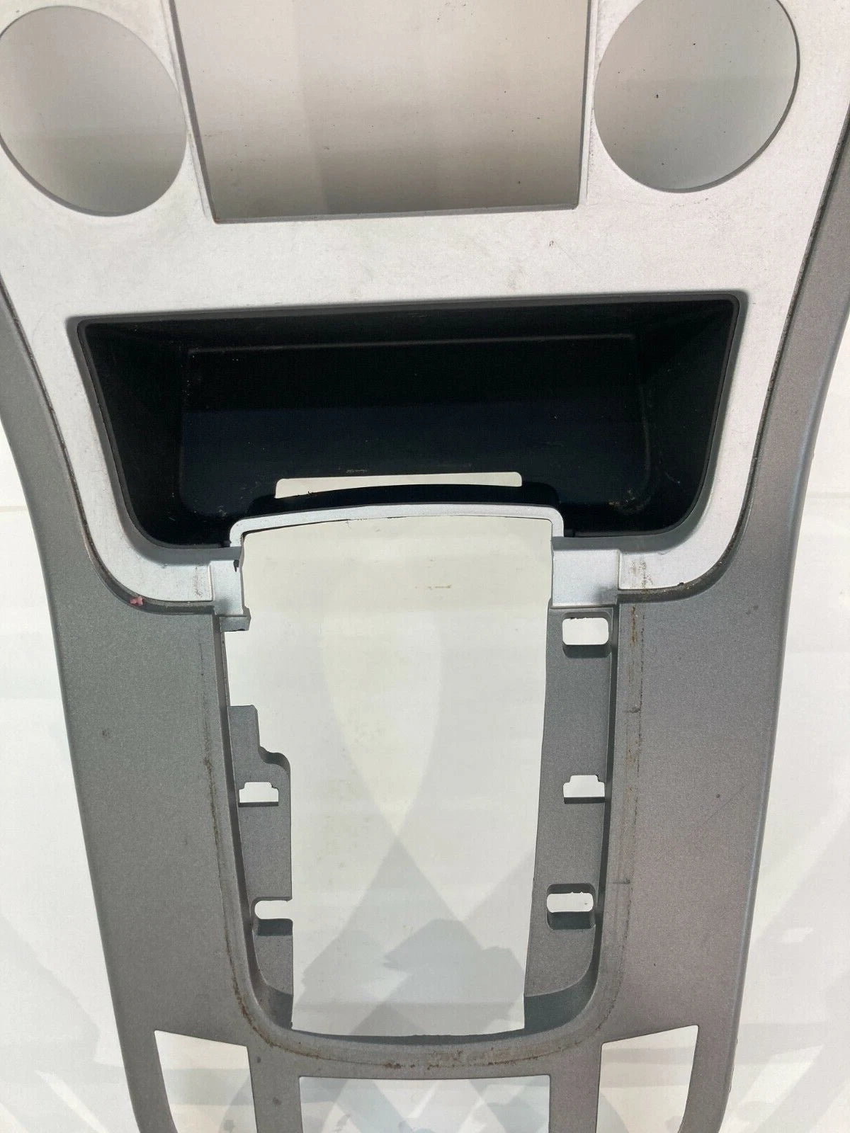 08 09 CHEVROLET EQUINOX LS CENTER DASH RADIO SHIFTER CLIMATE BEZEL TRIM SILVER