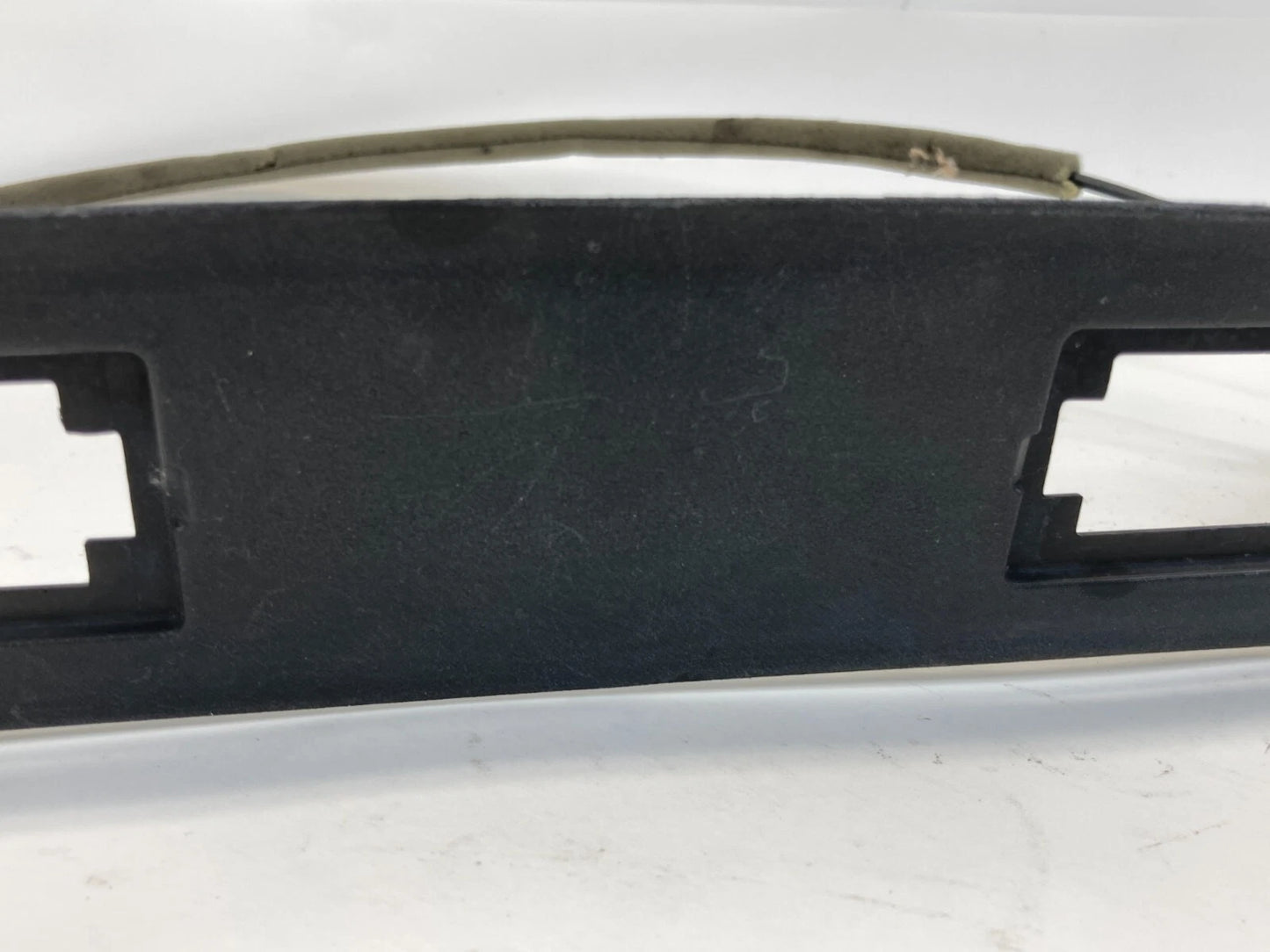 2009 2010 09 10 DODGE JOURNEY REAR TRUNK LID LICENSE LAMP LIGHT MOLDING BEZEL