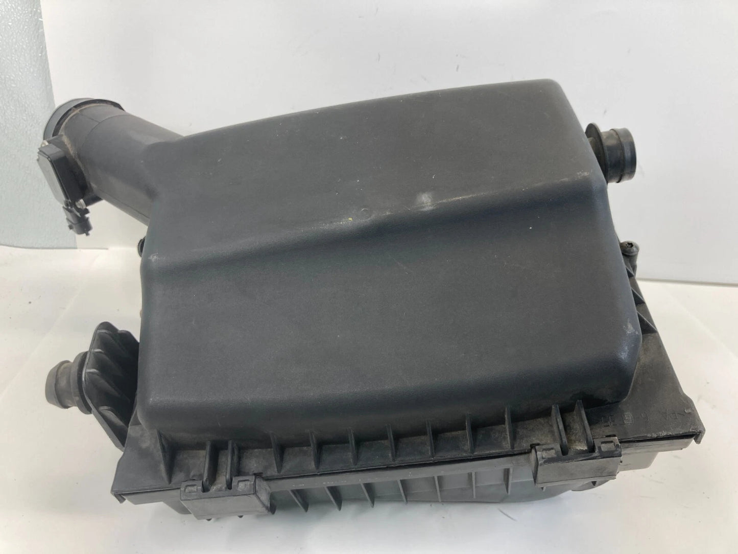2003-2011 Saab 9-3 2.0L Front Air Intake Air Box Filter w/ Maf Sensor 55559779