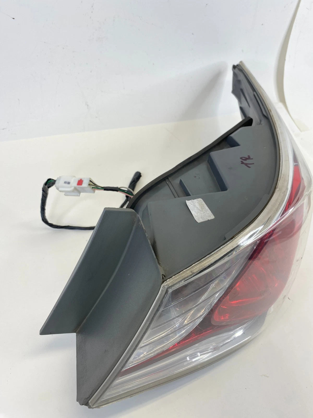 2011-2015 HYUNDAI SONATA RIGHT SIDE TAILLIGHT TAIL LIGHT LAMP OUTER QUARTER OEM
