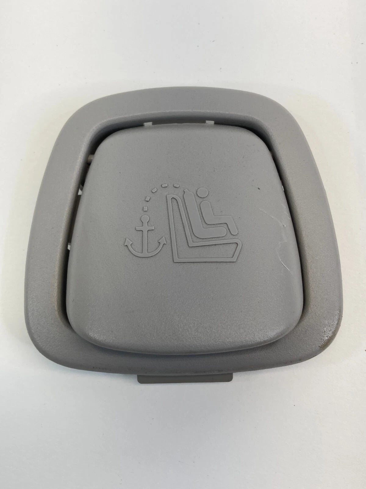 1998-2002 LINCOLN TOWN CAR REAR SEAT BELT ANCHOR CHILD PLATE COVER YW13-54613E54