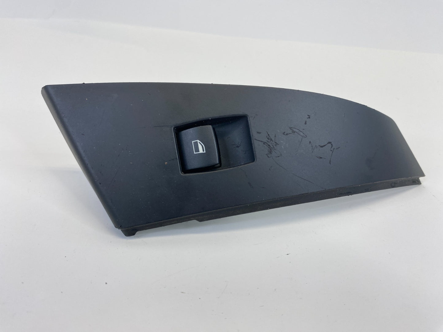 2006 2007 BMW 530xi Rear Left Door Power Window Switch w Bezel 6951966AI