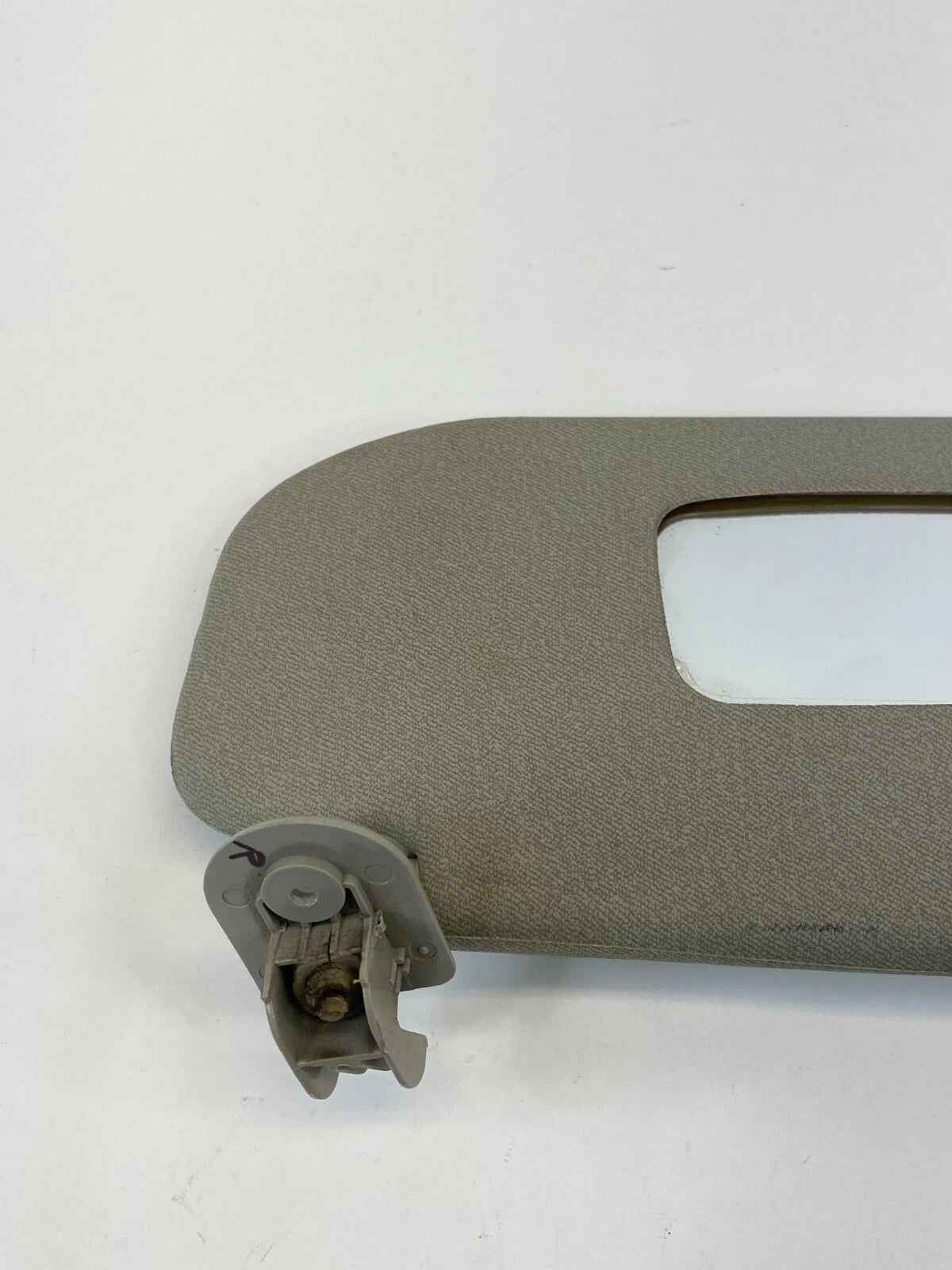 2006-2011 CHEVY AVEO AVEO5 RIGHT PASSENGER SUN VISOR SUNVISOR GREY W CLIP OEM