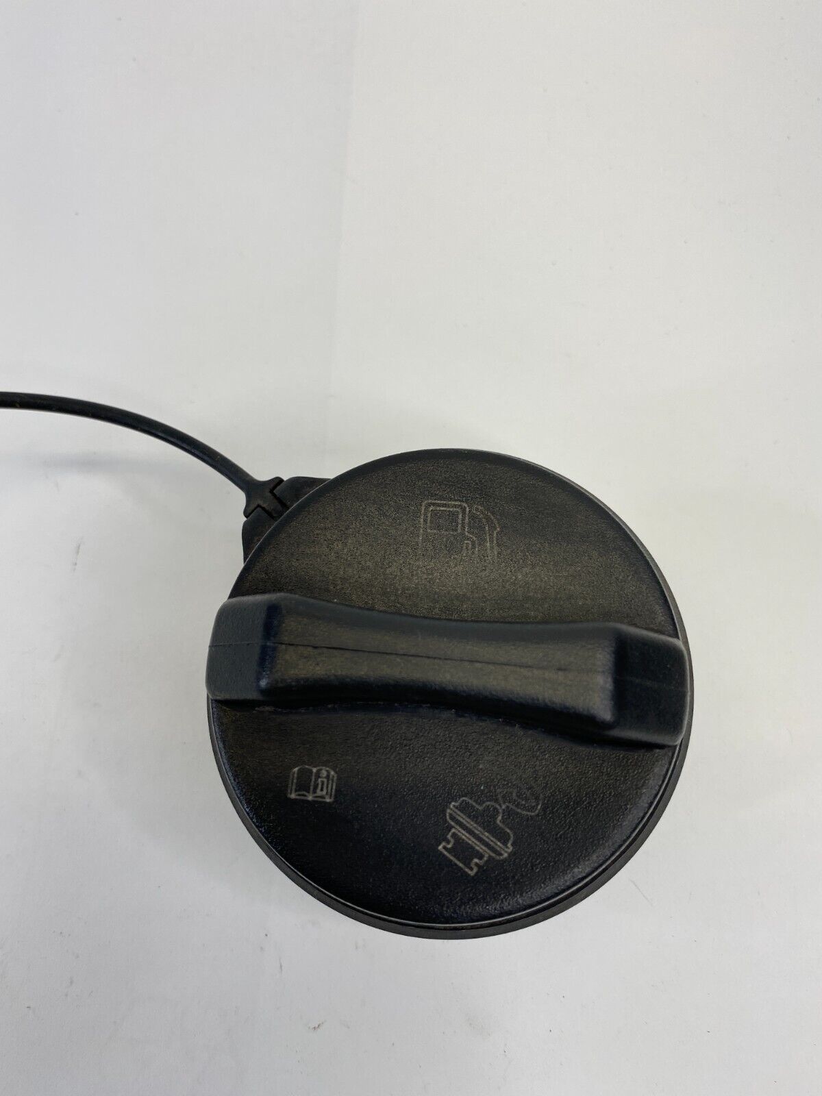 05-09 Chevrolet Equinox 02-10 Saturn Vue Fuel Filler Tank Cap Gas Lid Cover OEM