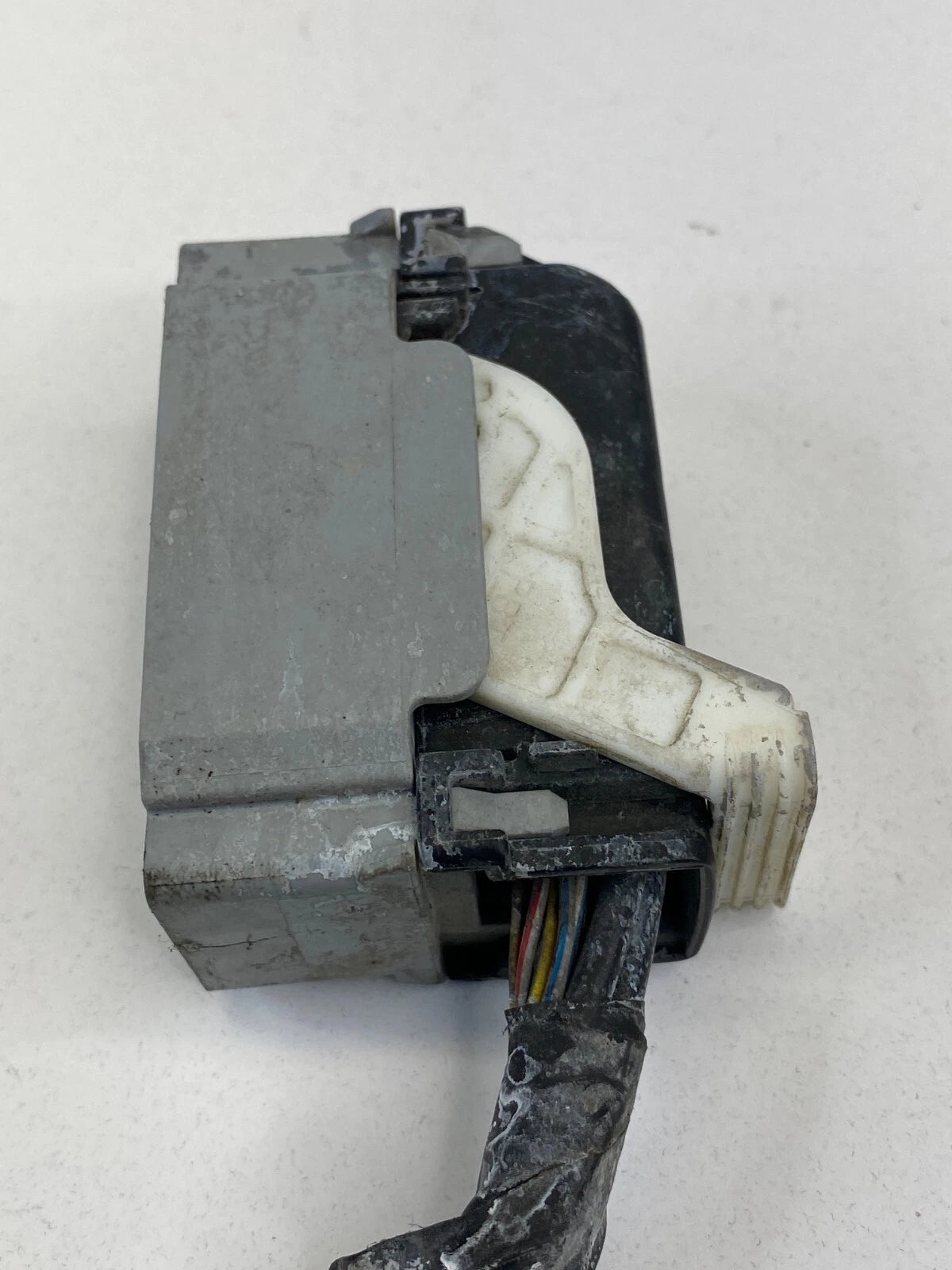 2004-2012 MITSUBISHI GALANT ES ABS ANTI LOCK BRAKE PUMP MODULE PLUG CONNECTOR