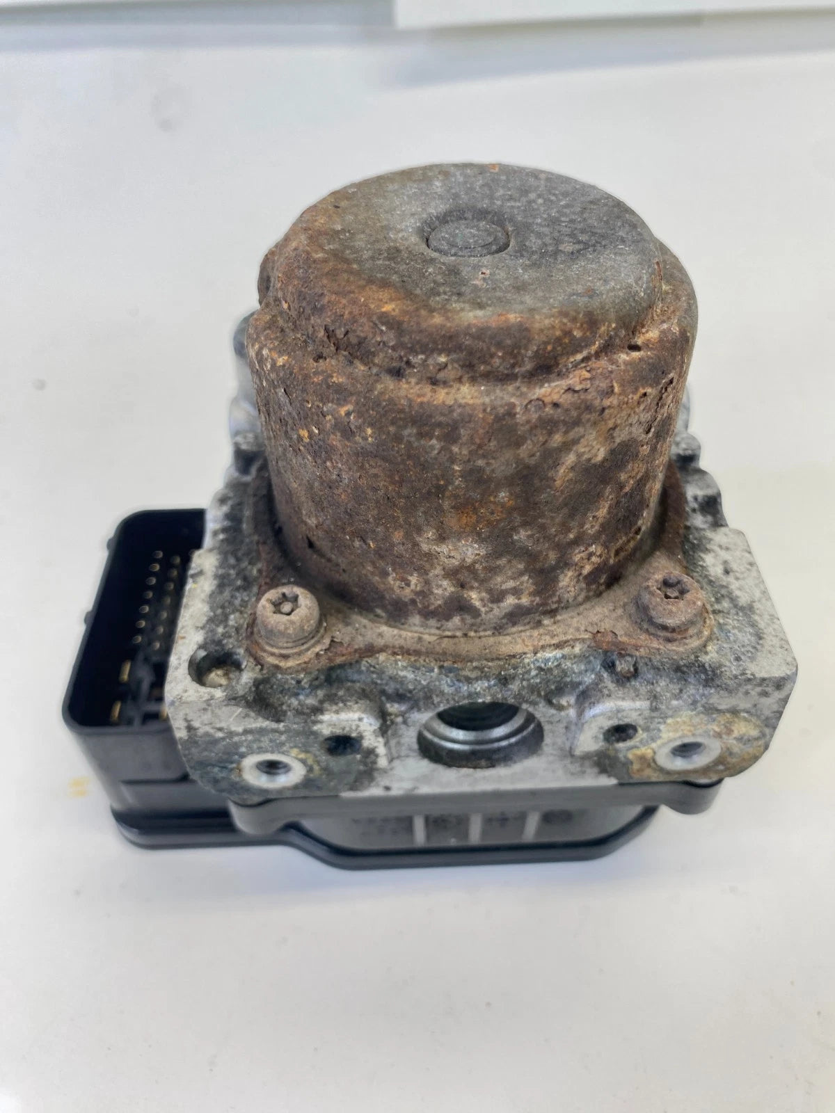 2007-2008 HONDA FIT ABS PUMP CONTROL MODULE ANTI-LOCK BRAKE ACTUATOR OEM