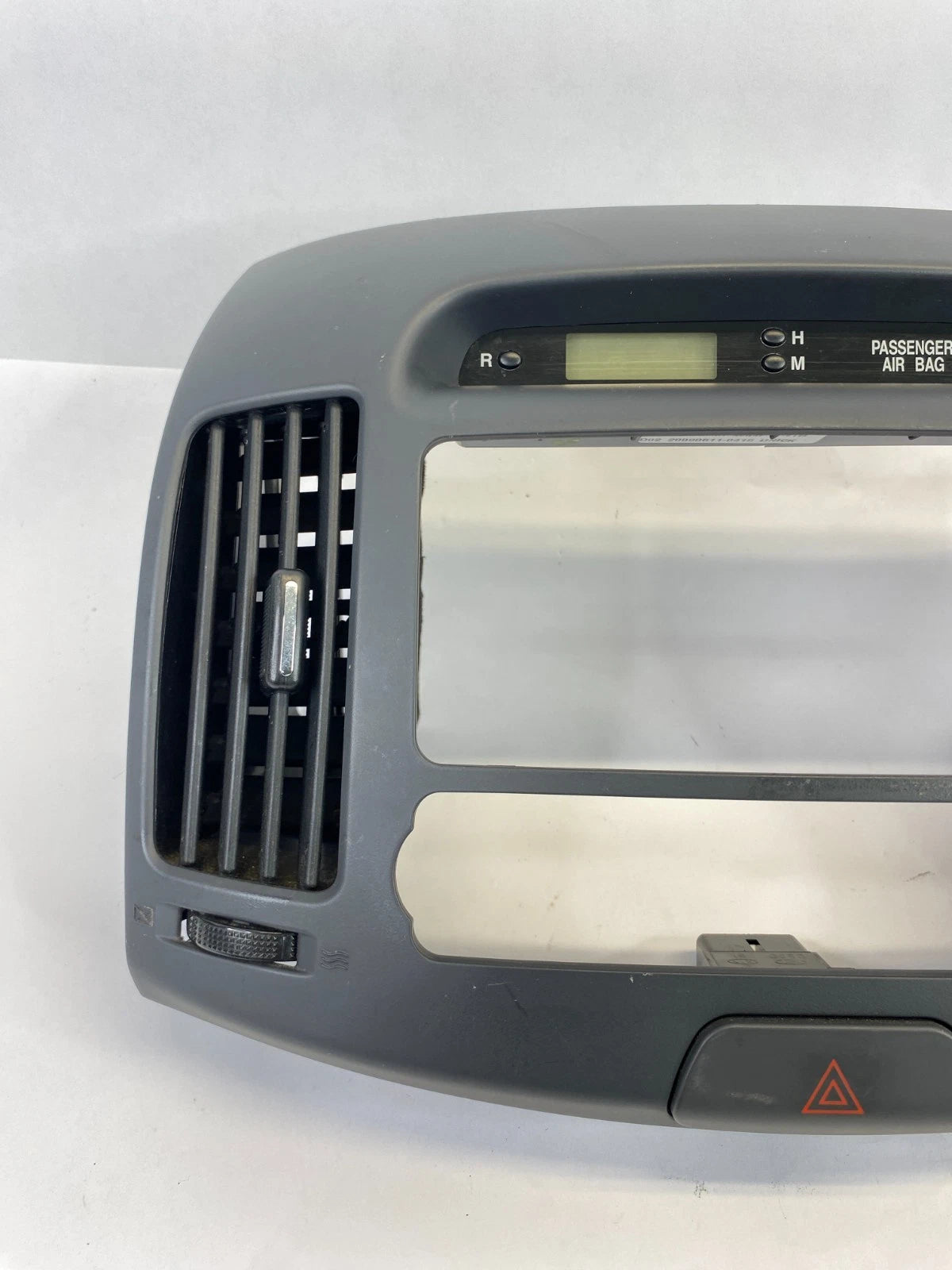 07-10 HYUNDAI ELANTRA DASH RADIO BEZEL AC AIR VENT TRIM W/ DIGITAL CLOCK OEM