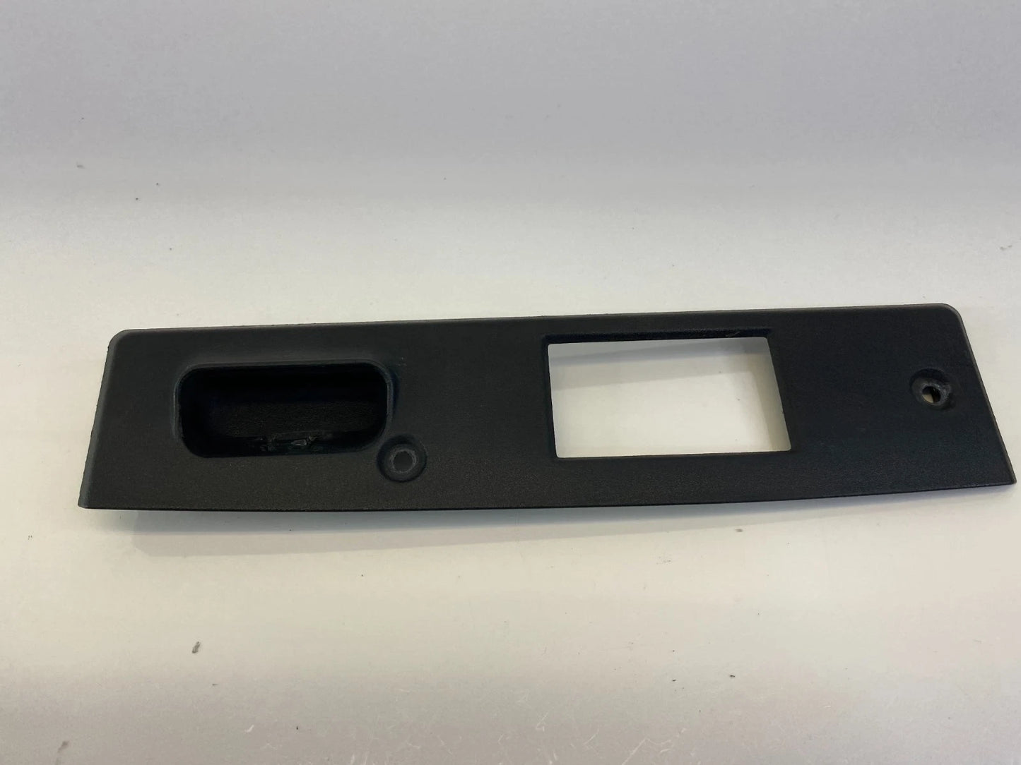 2001-2005 MERCEDES C240 98-05 CLK320 SEDAN INTERIOR TRUNK LID HANDLE BEZEL TRIM