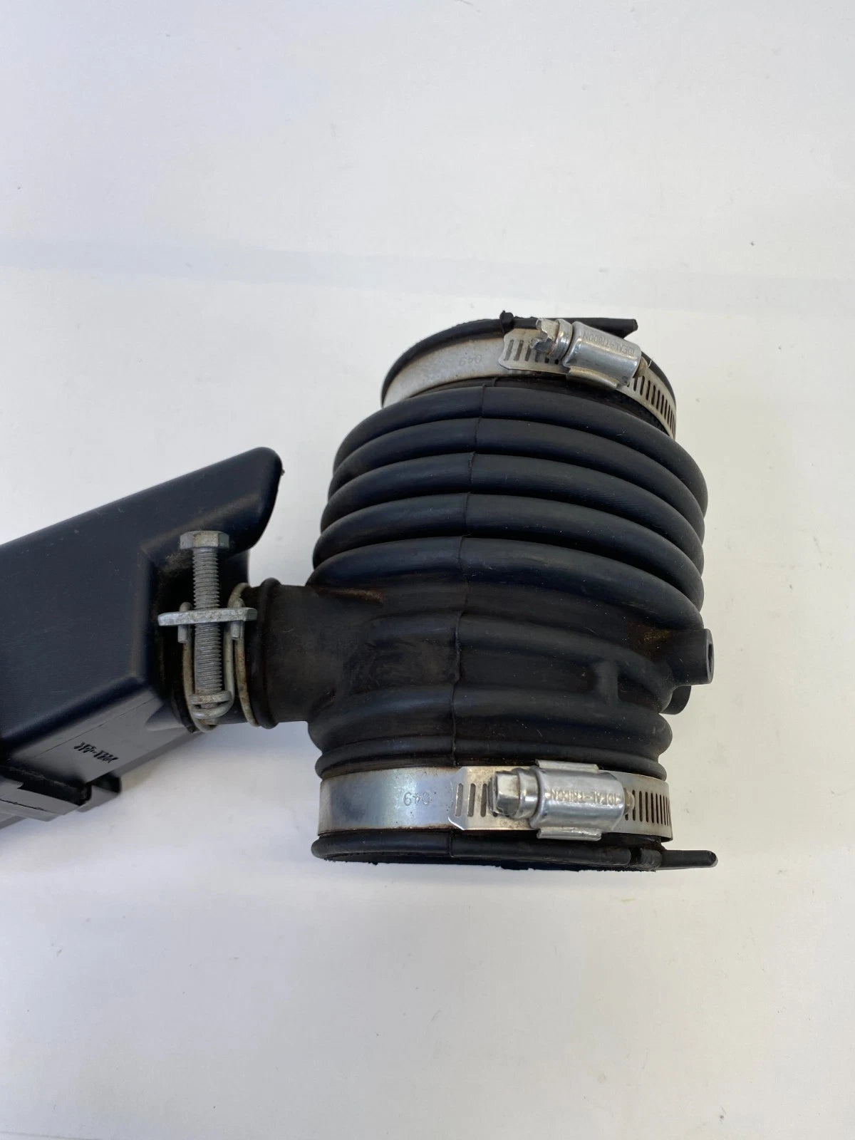 2013-2016 NISSAN PATHFINDER 3.5L V6 ENGINE AIR INTAKE HOSE DUCT RESONATOR OEM