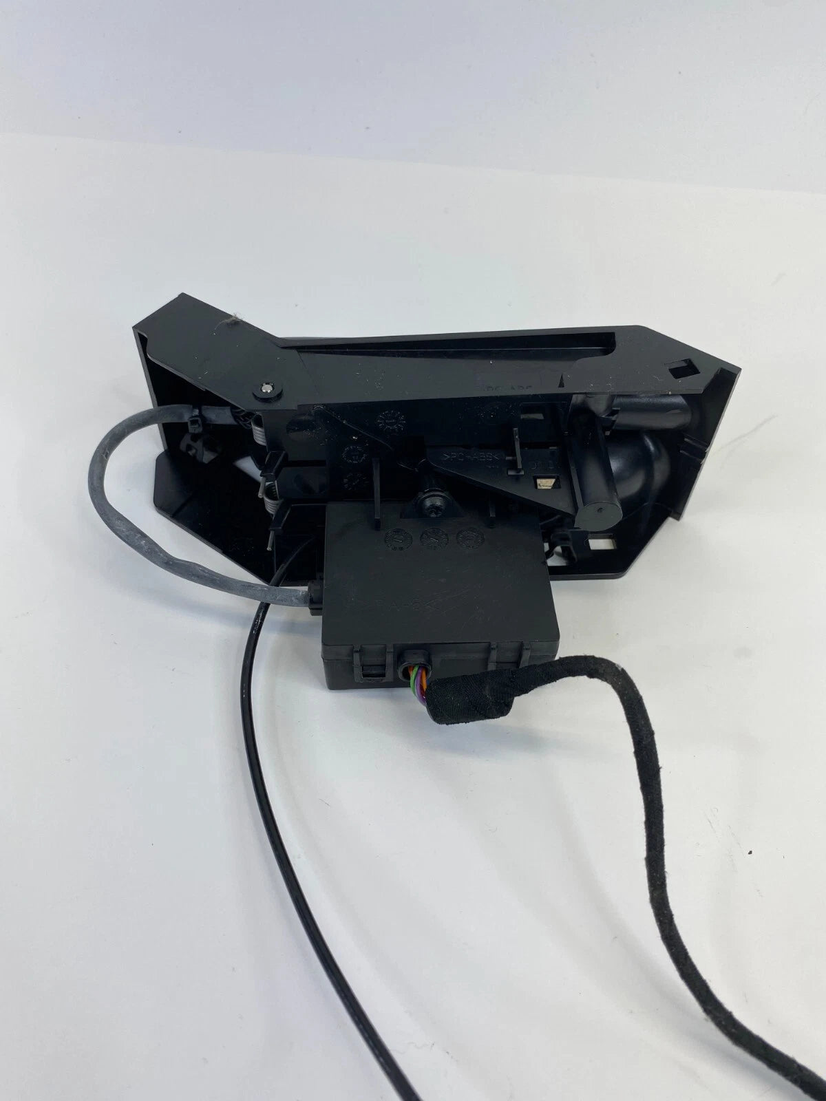 2004 2005 BMW 745I 745LI CONSOLE CHARGER PORT CELL MOUNT PHONE 51166944026 OEM