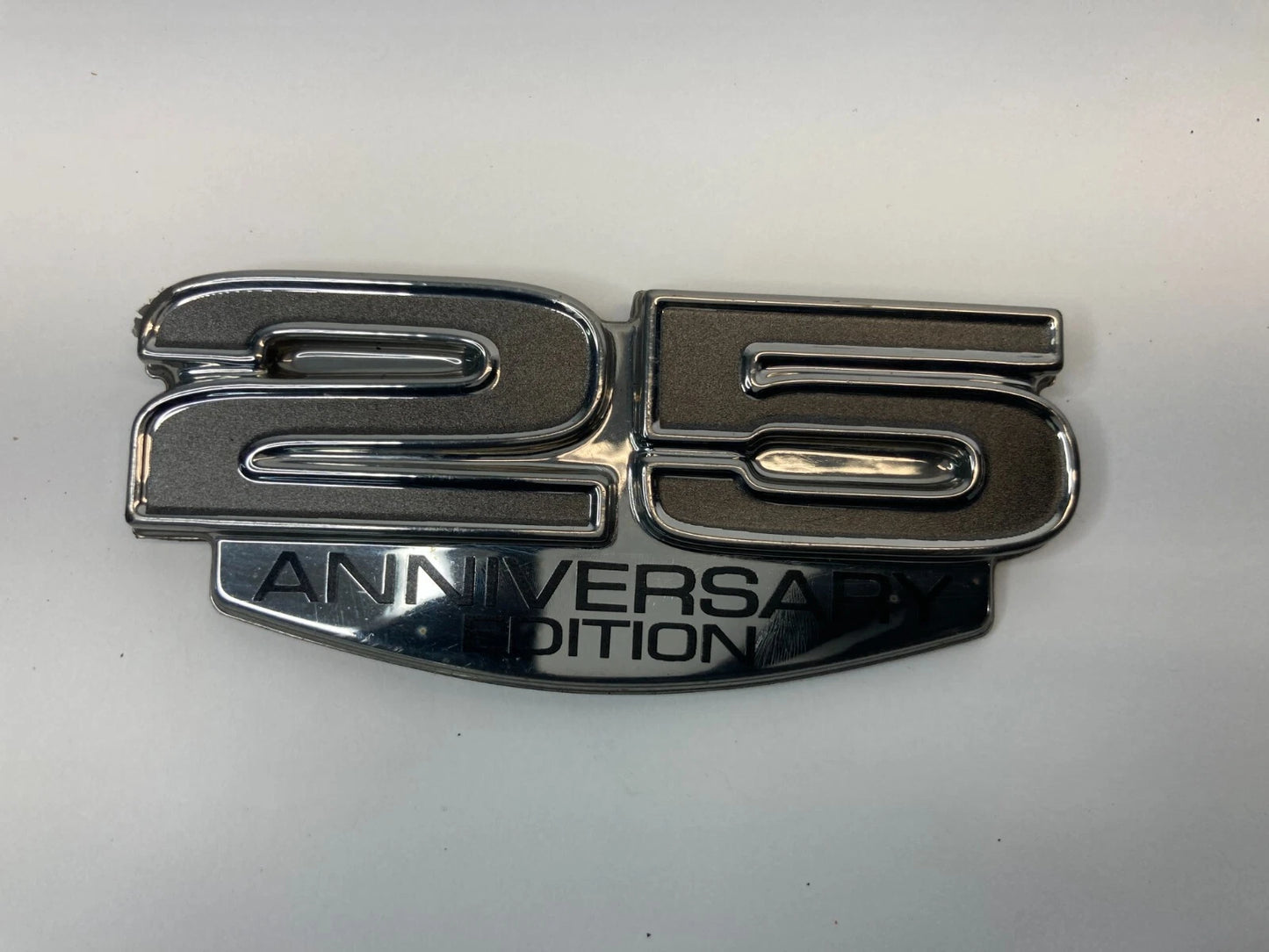 2009 DODGE GRAND CARAVAN FRONT DOOR 25 ANNIVERSAY EDITION EMBLEM LOGO BADGE OEM
