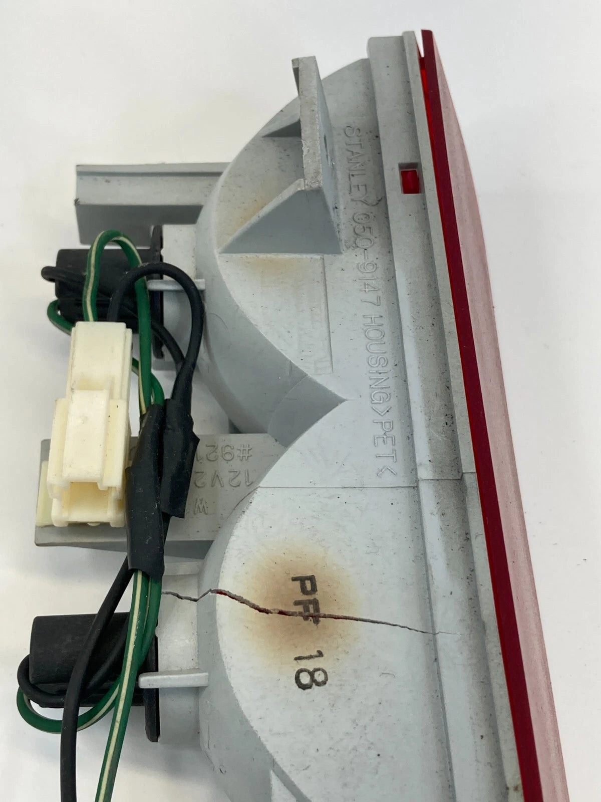 1997-2004 MITSUBISHI MONTERO SPORT 3RD THIRD BRAKE LIGHT TAIL LAMP 050-9147 OEM