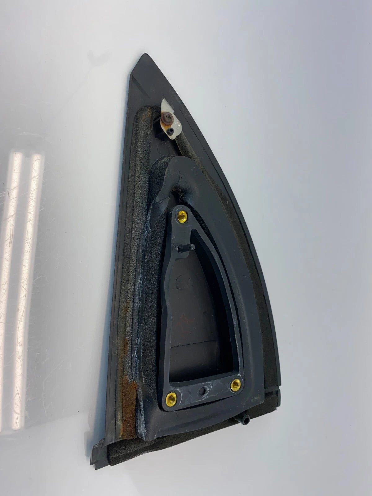 2000-2004 KIA SPECTRA 4-DR REAR RIGHT OUTER EXTERIOR CORNER COVER TRIM MOLDING