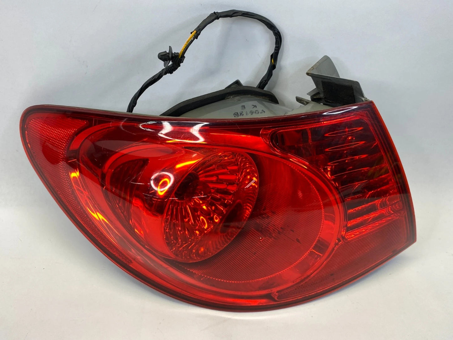 2007-2010 HYUNDAI ELANTRA SEDAN LEFT DRIVER SIDE OUTER TAILLIGHT TAIL LAMP OEM