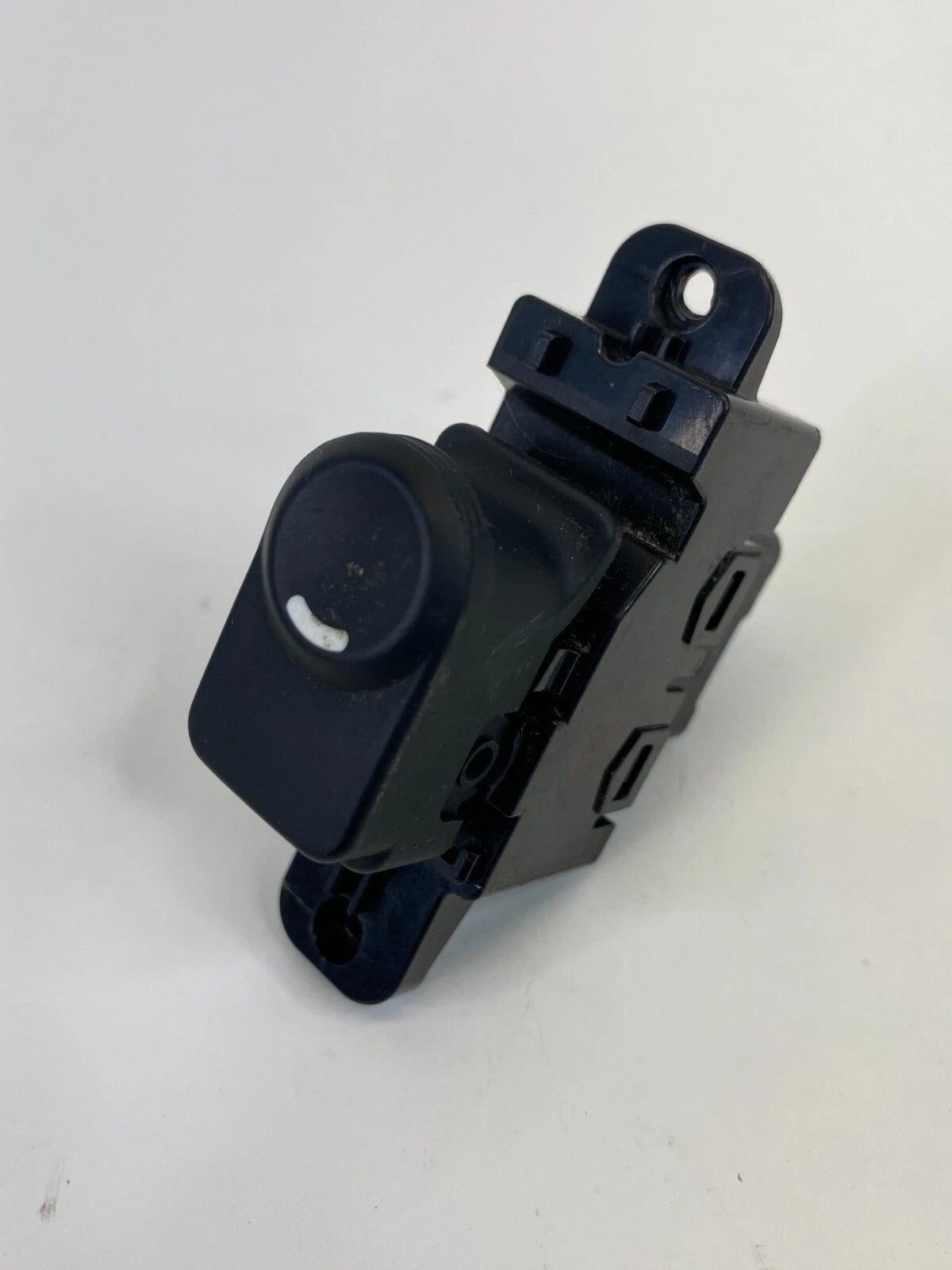 13-17 HYUNDAI ACCENT REAR LEFT SIDE DOOR POWER WINDOW CONTROL SWITCH 93581-1R001