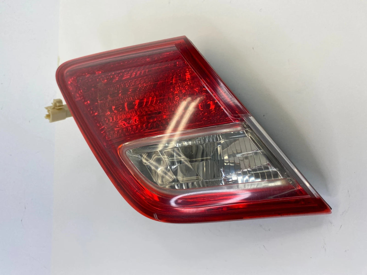 2007-2009 TOYOTA CAMRY REAR LEFT SIDE TRUNK LID INNER TAILLIGHT TAIL LIGHT LAMP