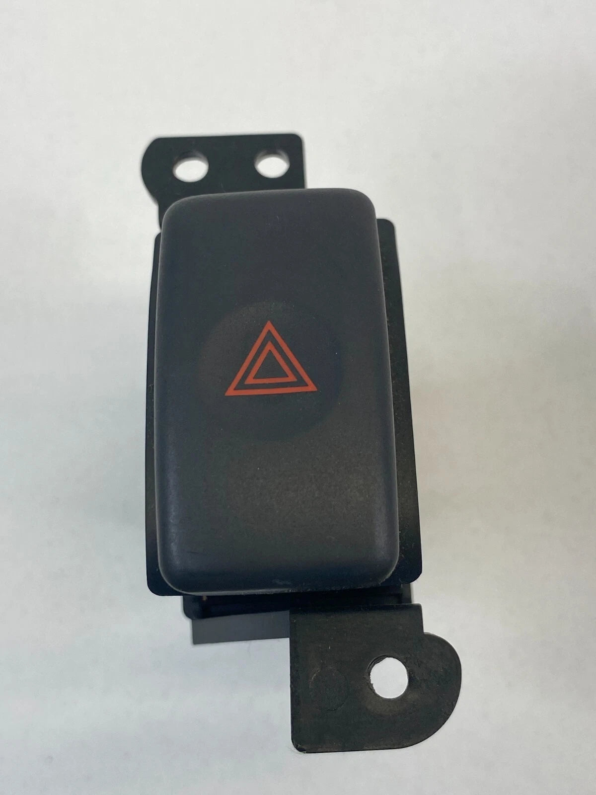 2000-2004 SUBARU OUTBACK SEDAN 4-DR EMERGENCY HAZARD CONTROL SWITCH BUTTON 06901