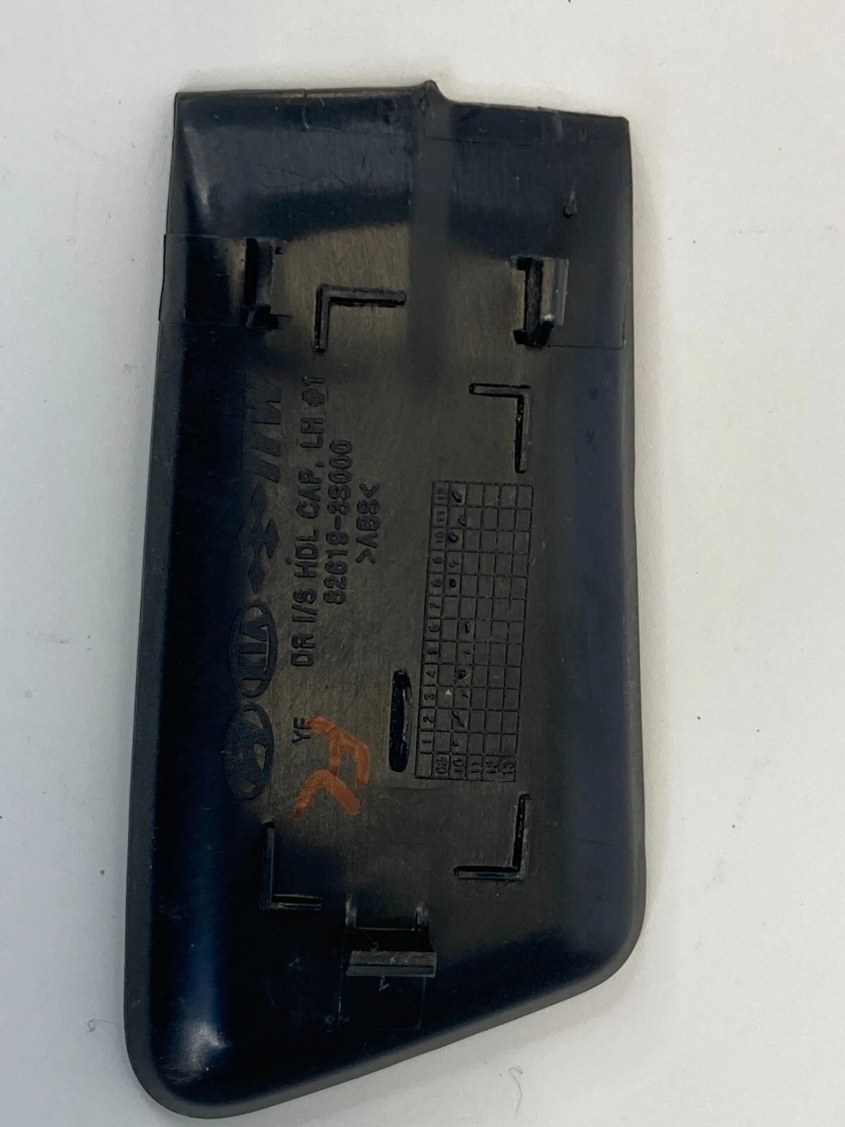 2011-2014 HYUNDAI SONATA FRONT LEFT SIDE INNER DOOR HANDLE SCREW CAP 826193S000