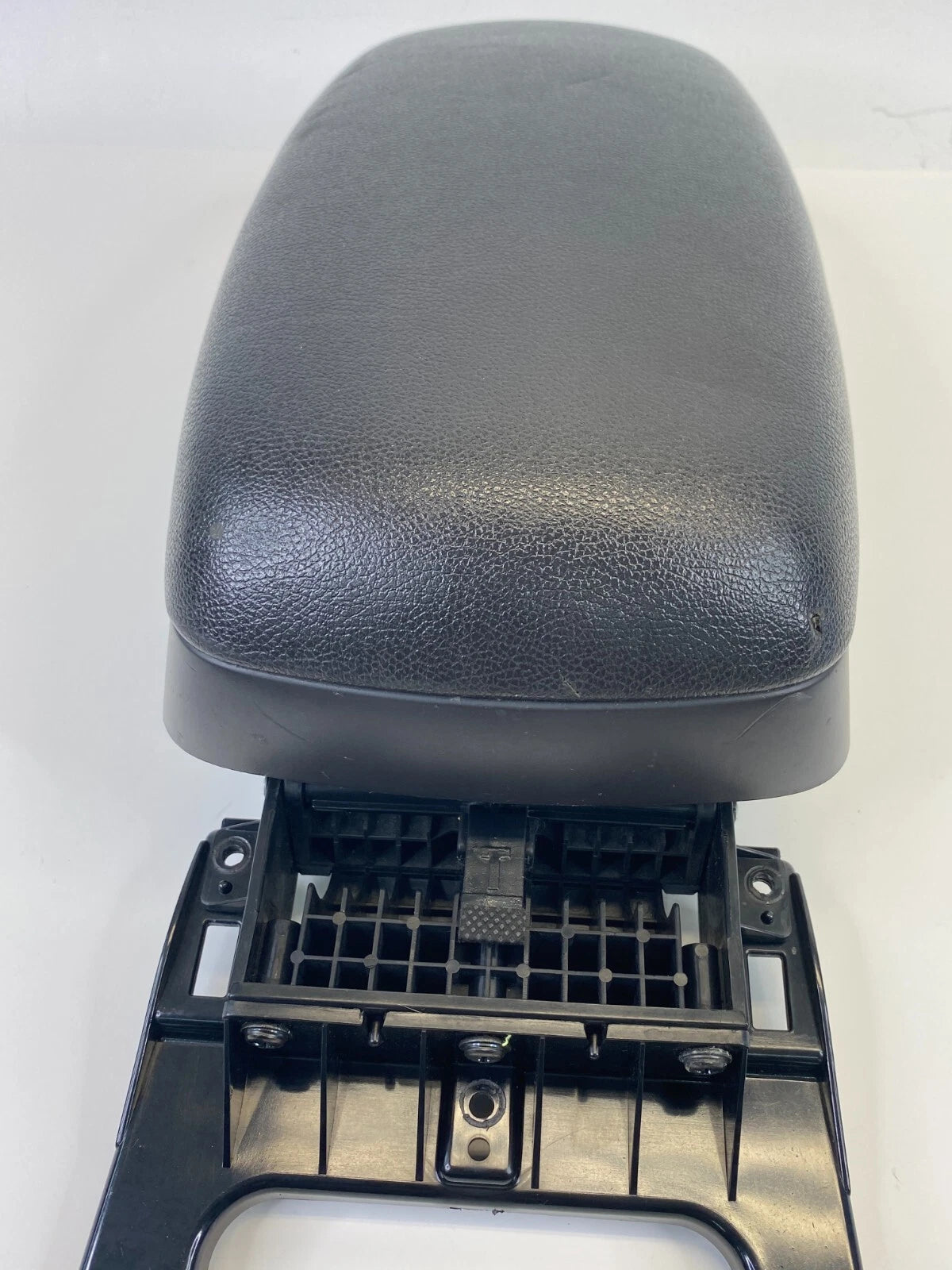 2011-2013 HYUNDAI ELANTRA CENTER CONSOLE ARMREST ARM REST LID COVER 84622-3X000