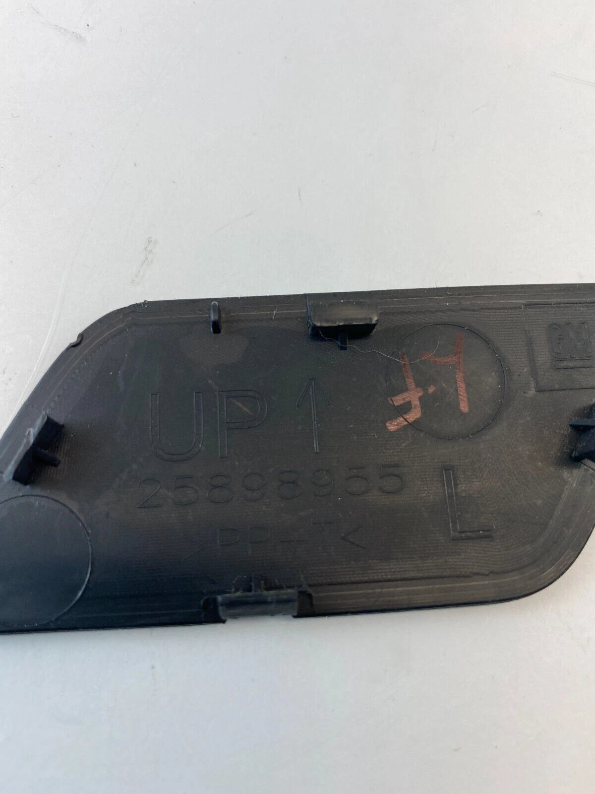 2010-2017 CHEVROLET EQUINOX FRONT LEFT SIDE INNER DOOR SCREW TRIM COVER 25898955