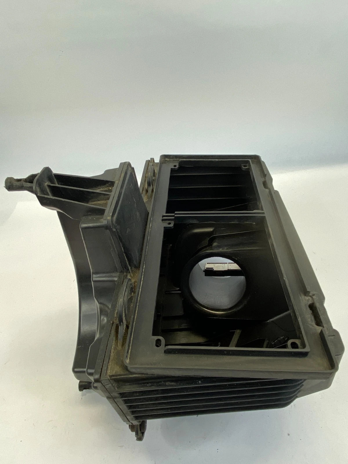 2007-2012 NISSAN ALTIMA 2.5L AIR CLEANER INTAKE BOX LOWER CASE HOUSING OEM
