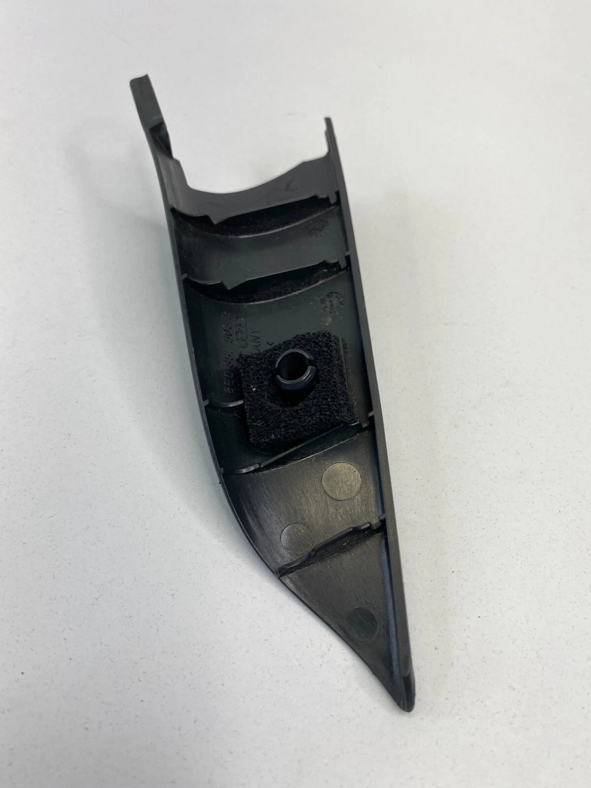 2002 2004-2008 AUDI A4 SEDAN FRONT PASSENGER RIGHT CORNER BEZEL 8E0857506B OEM