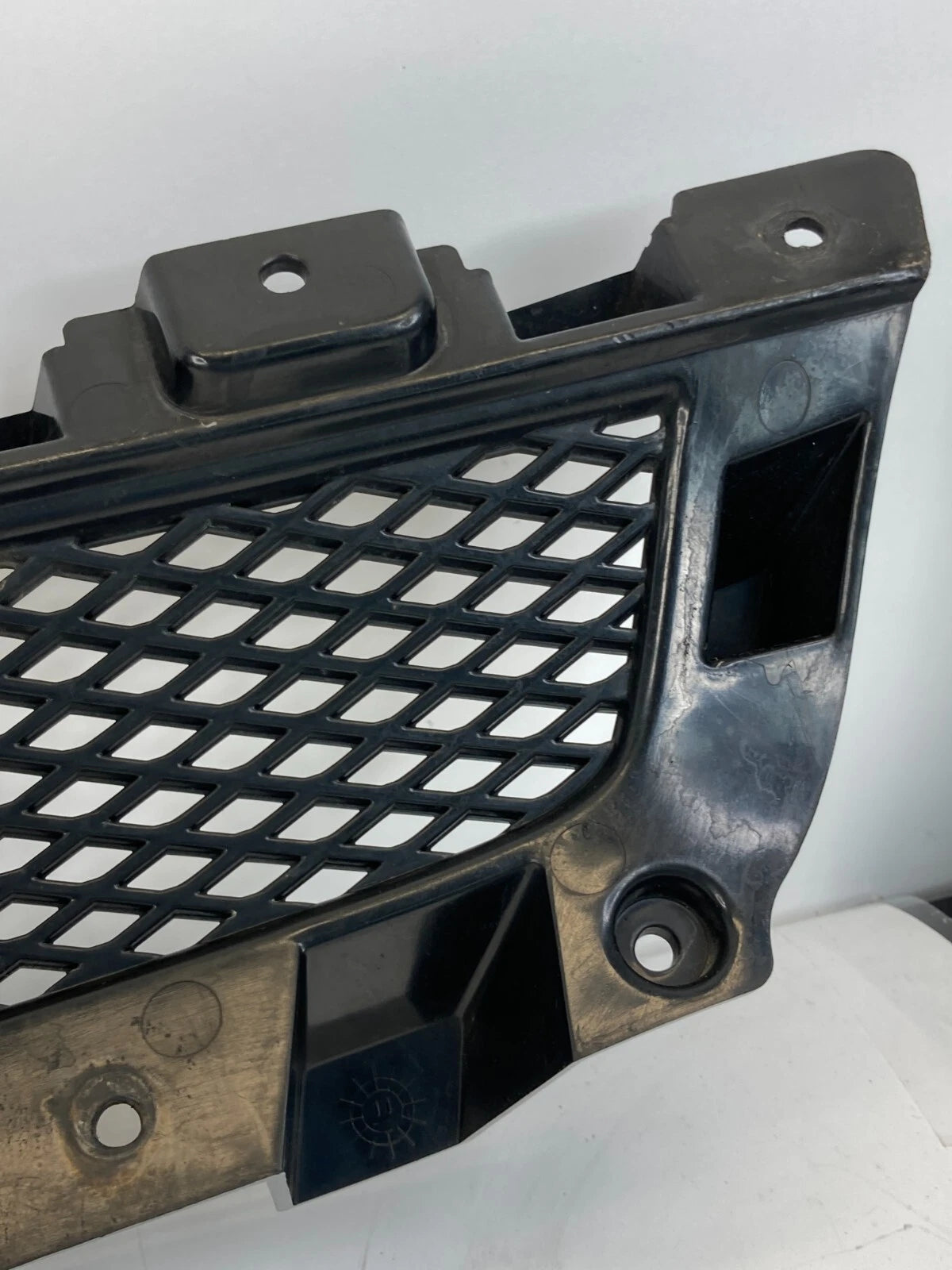 2008-2012 CHEVROLET MALIBU FRONT BUMPER UPPER GRILL GRILLE 15823699/15899022