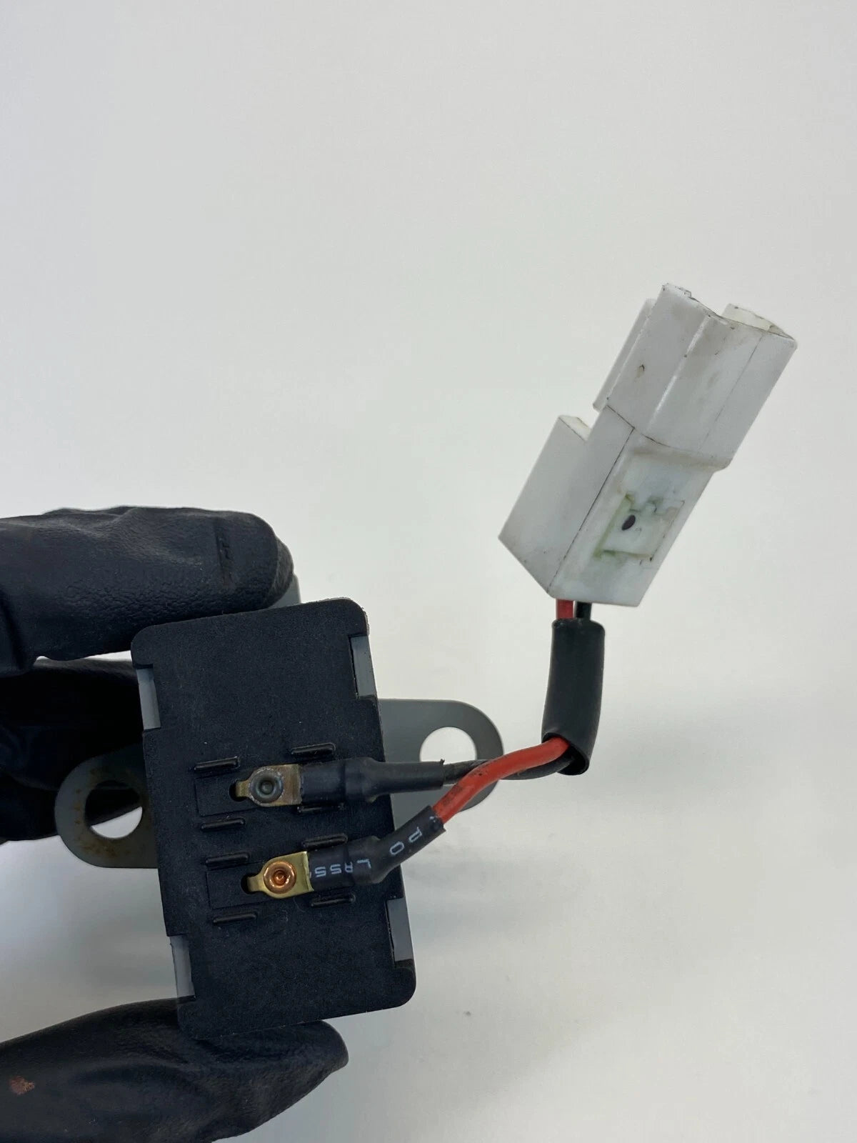2009-2011 KIA BORREGO FUEL DOOR RELEASE BUTTON SWITCH OEM 93590-2J000