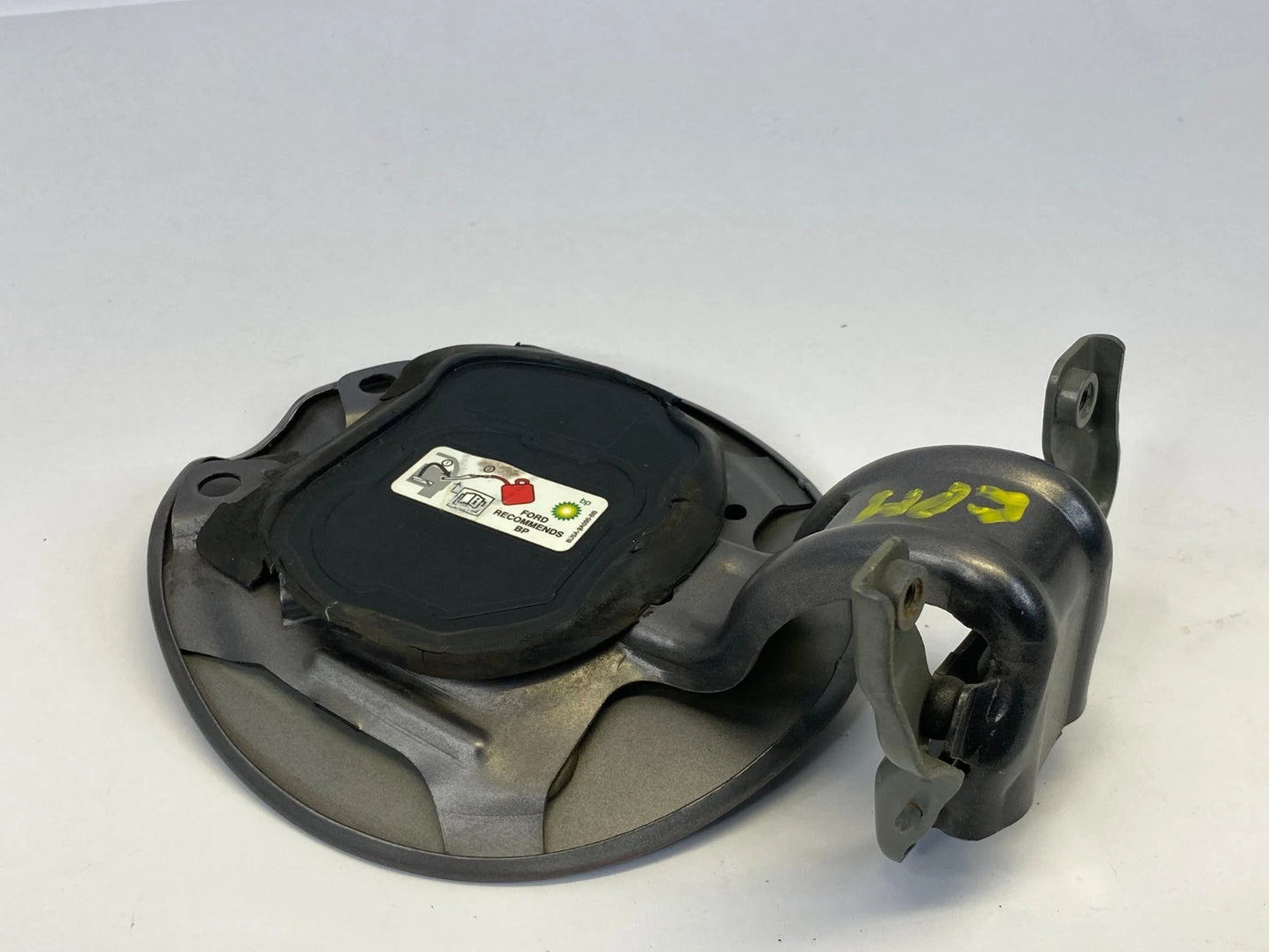 2008-2012 FORD ESCAPE FUEL FILLER GAS TANK DOOR LID CAP ASSY 78405A26-AA OEM