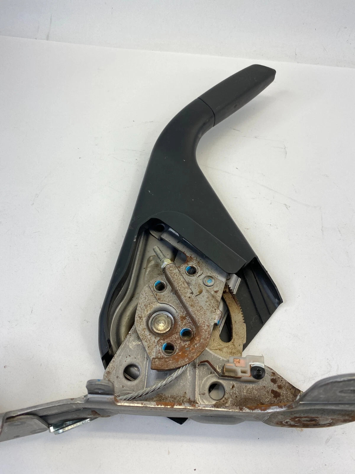 2006-2009 PONTIAC TORRENT 05-09 EQUINOX EMERGENCY PARKING BRAKE HANDLE LEVER