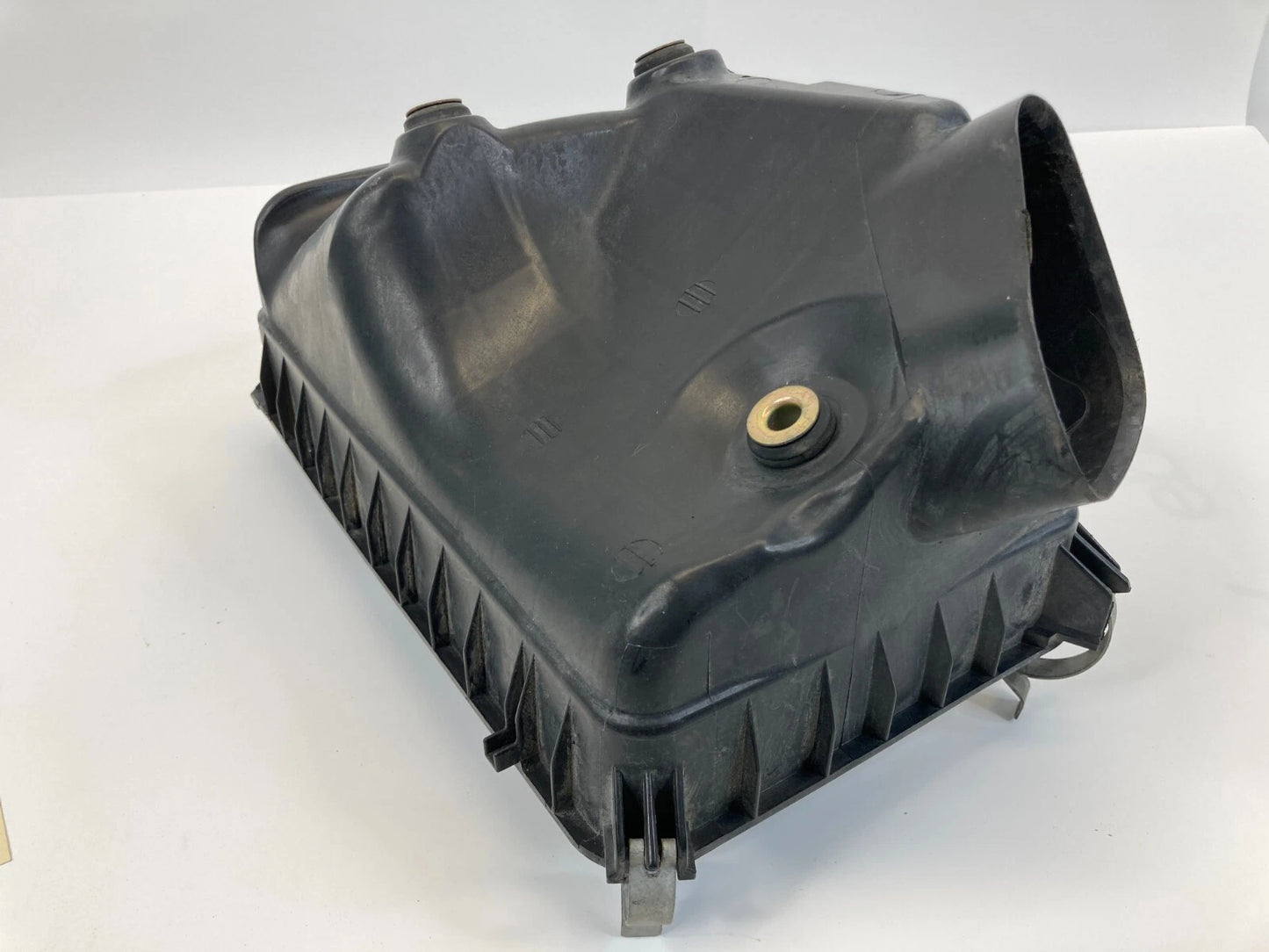 2002 2003 TOYOTA SOLARA 2.4L L4 AIR INTAKE CLEANER BOX LOWER COVER BOTTOM TRIM