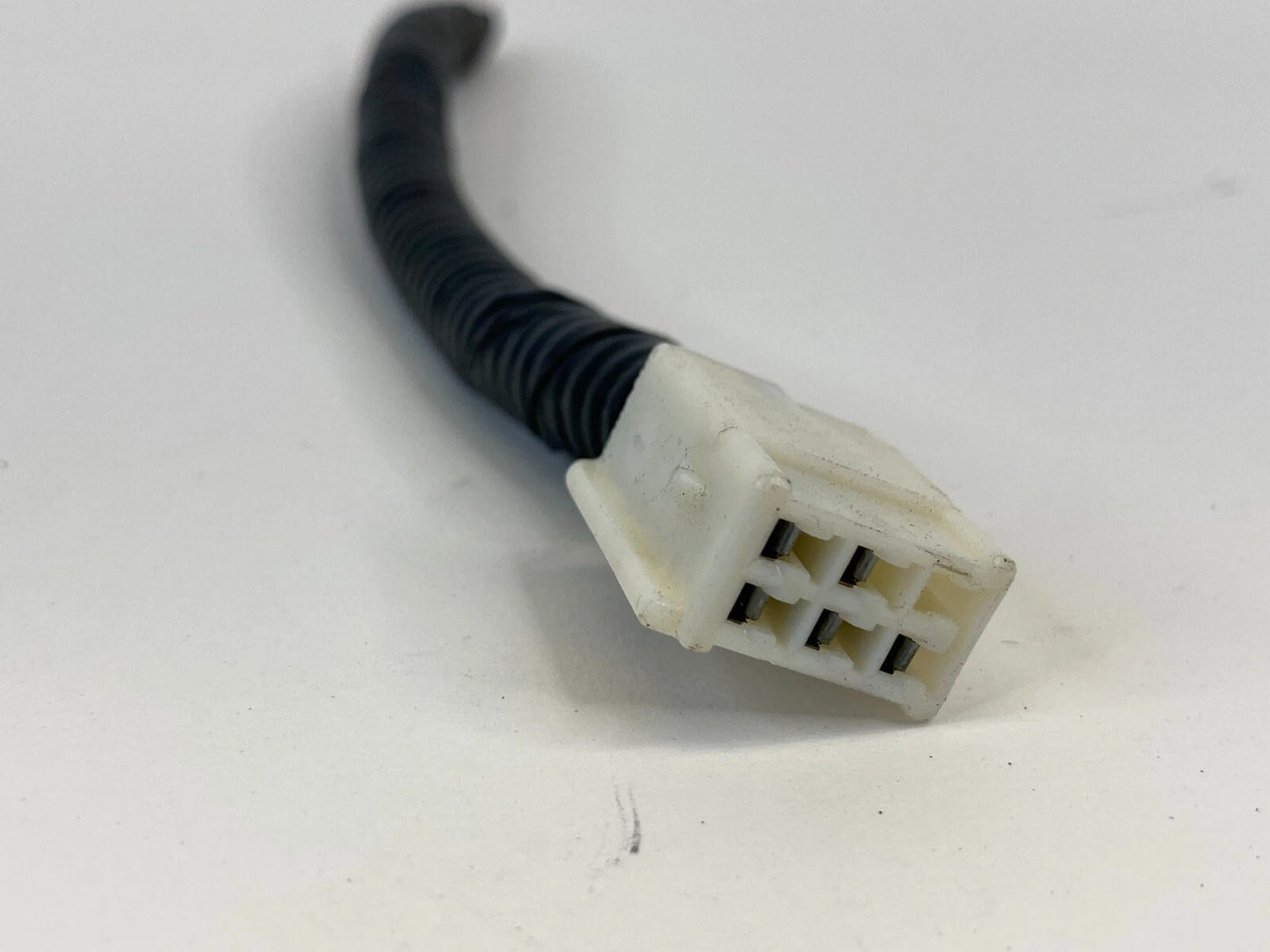 2003-2005 TOYOTA CELICA REAR LEFT SIDE TAIL LIGHT CONNECTOR HARNESS CABLE WIRE