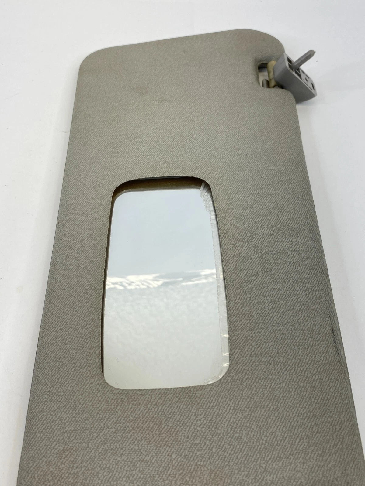2006-2011 CHEVY AVEO AVEO5 RIGHT PASSENGER SUN VISOR SUNVISOR GREY W CLIP OEM