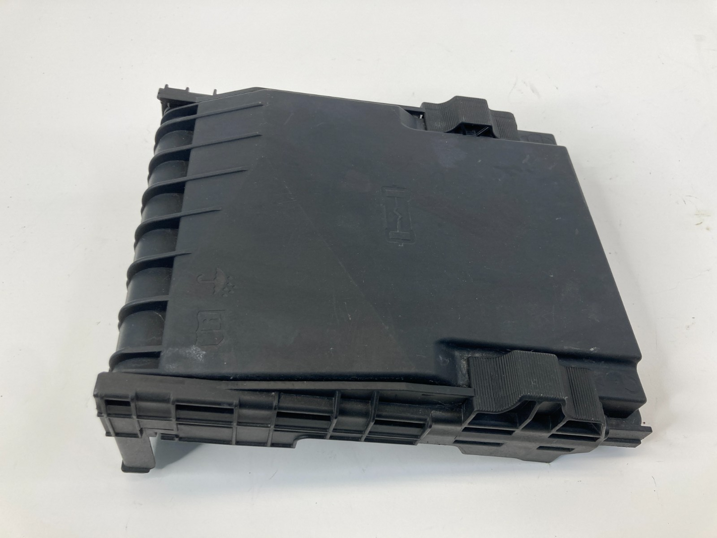 09-17 Volkswagen CC Engine Compartment Fuse Relay Box Fusebox Cover 1K0937132F