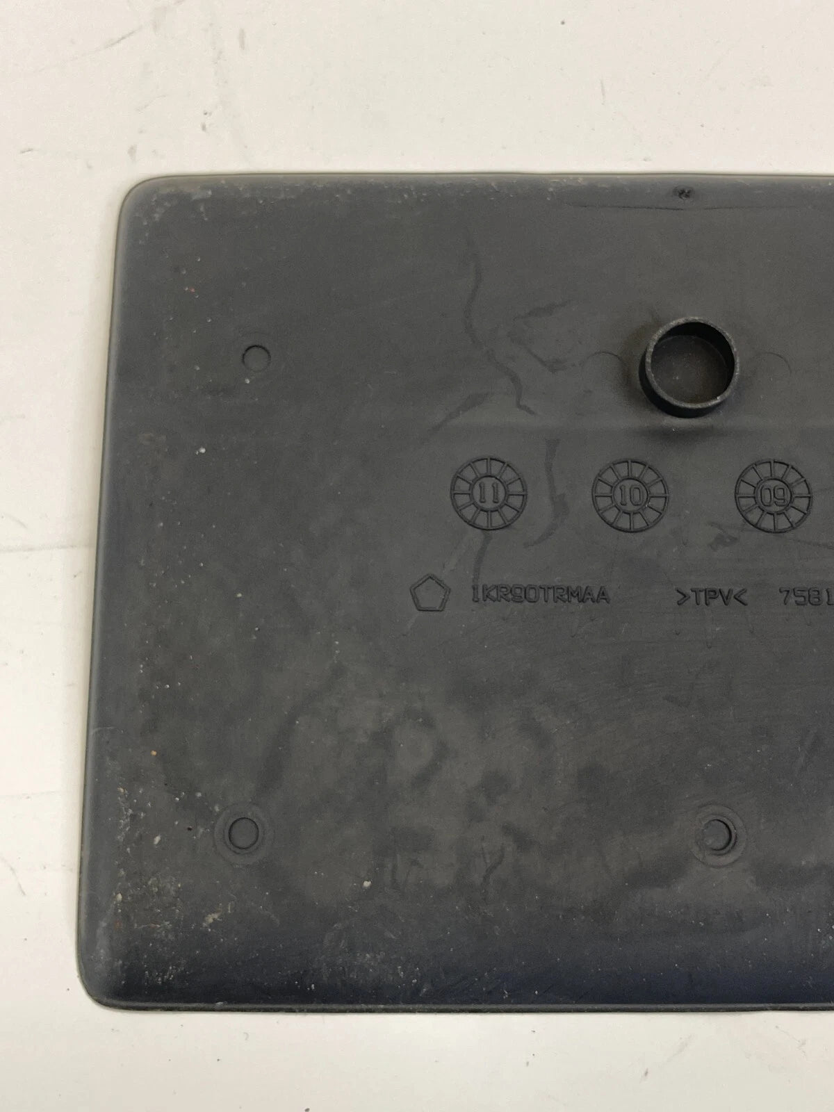 09-14 VOLKSWAGEN ROUTAN FLOOR CENTER CONSOLE RUBBER MAT INSERT 1KR90TRMAA OEM