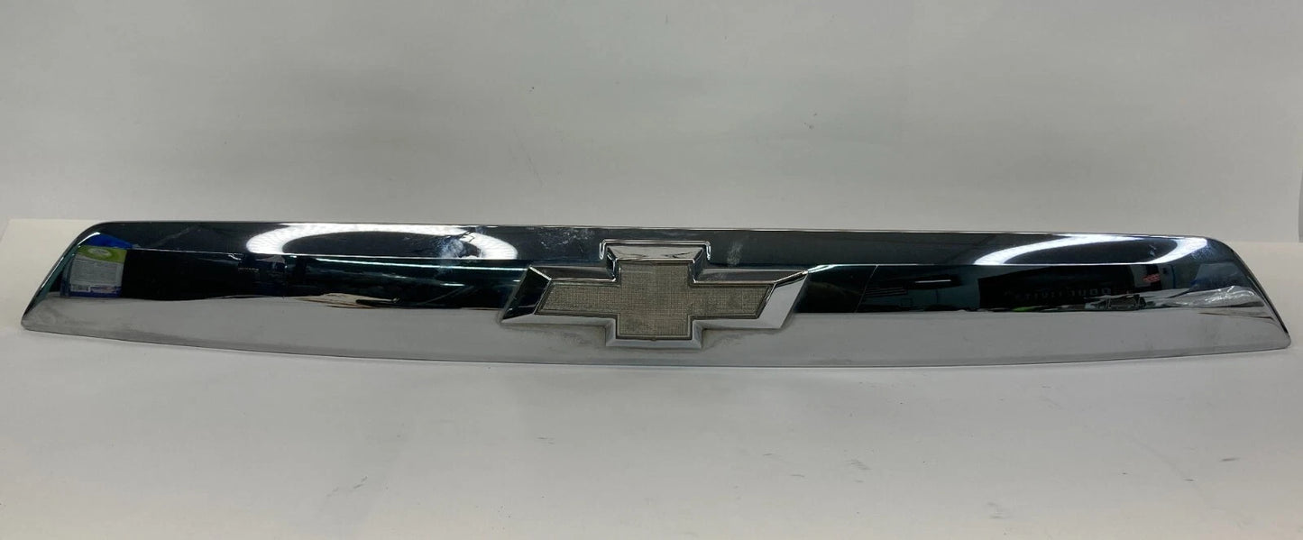 2010-2015 CHEVY EQUINOX LIFTGATE CENTER APPLIQUE MOLDING W/O CAMERA 20879489 OEM