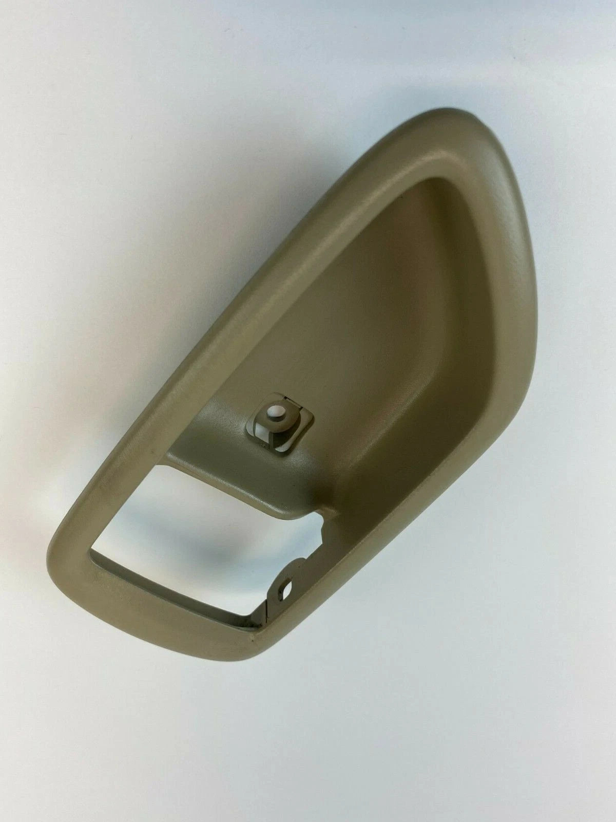 2000 2001 2002 2003 2004 TOYOTA AVALON FRONT LEFT INNER DOOR HANDLE BEZEL TRIM
