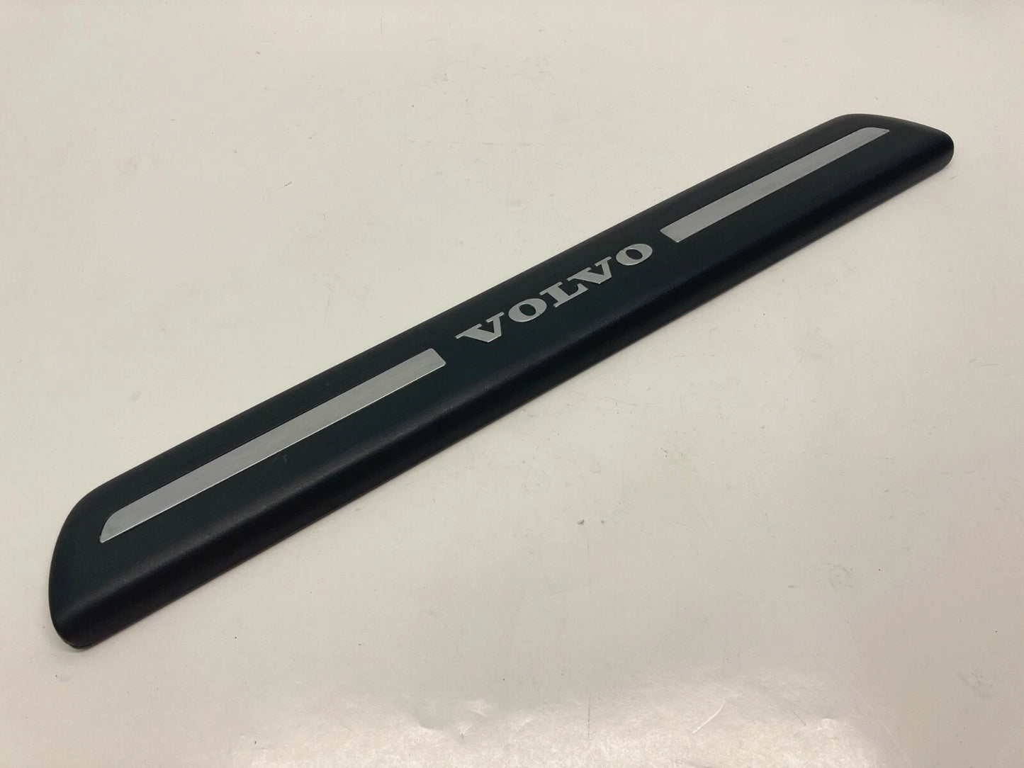 2004-2011 VOLVO S40 FRONT RIGHT DOOR SILL STEP SCUFF PLATE MOLDING 30744287 OEM